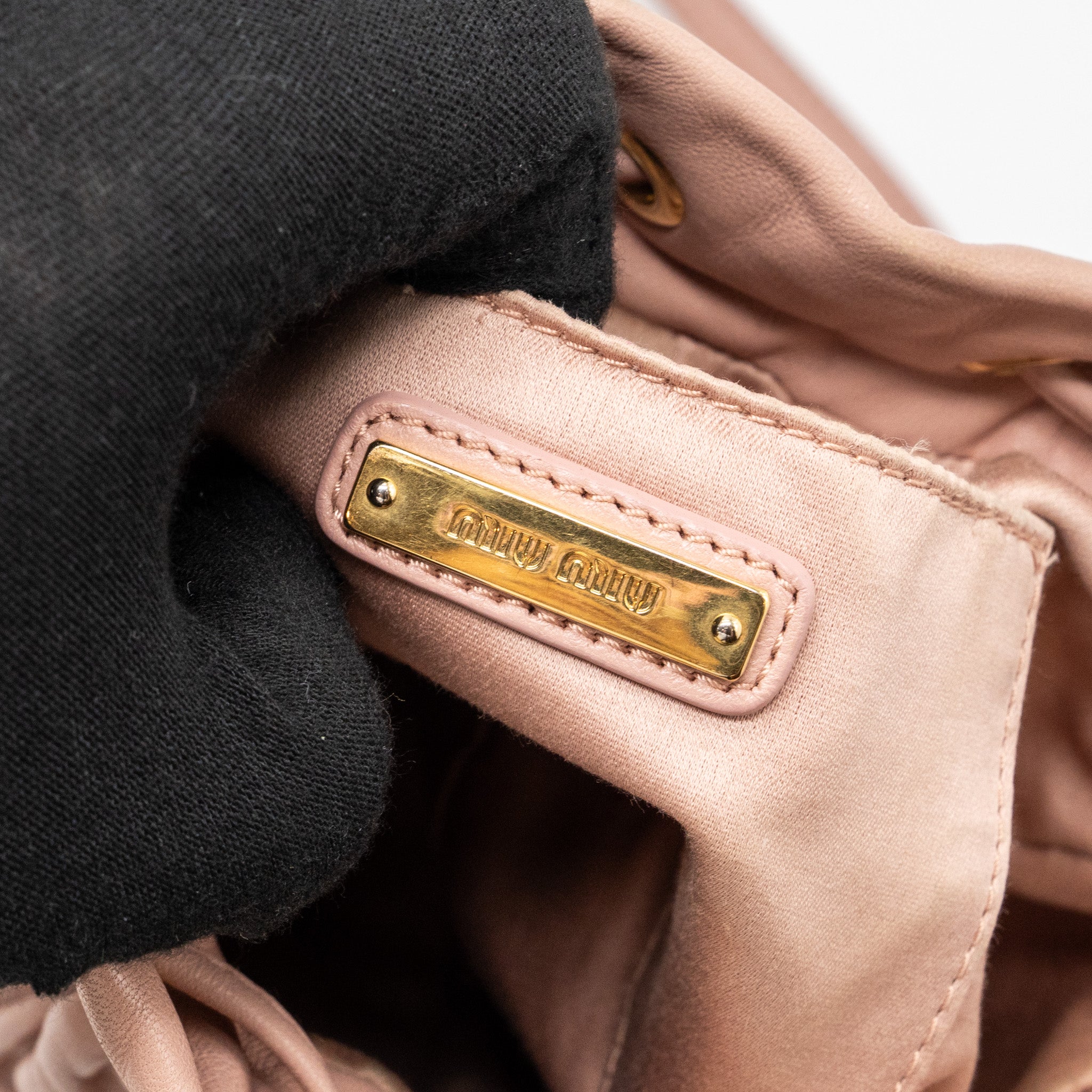 miumiu-matelasse-bucket-bag-napa-leather-pink-ghw