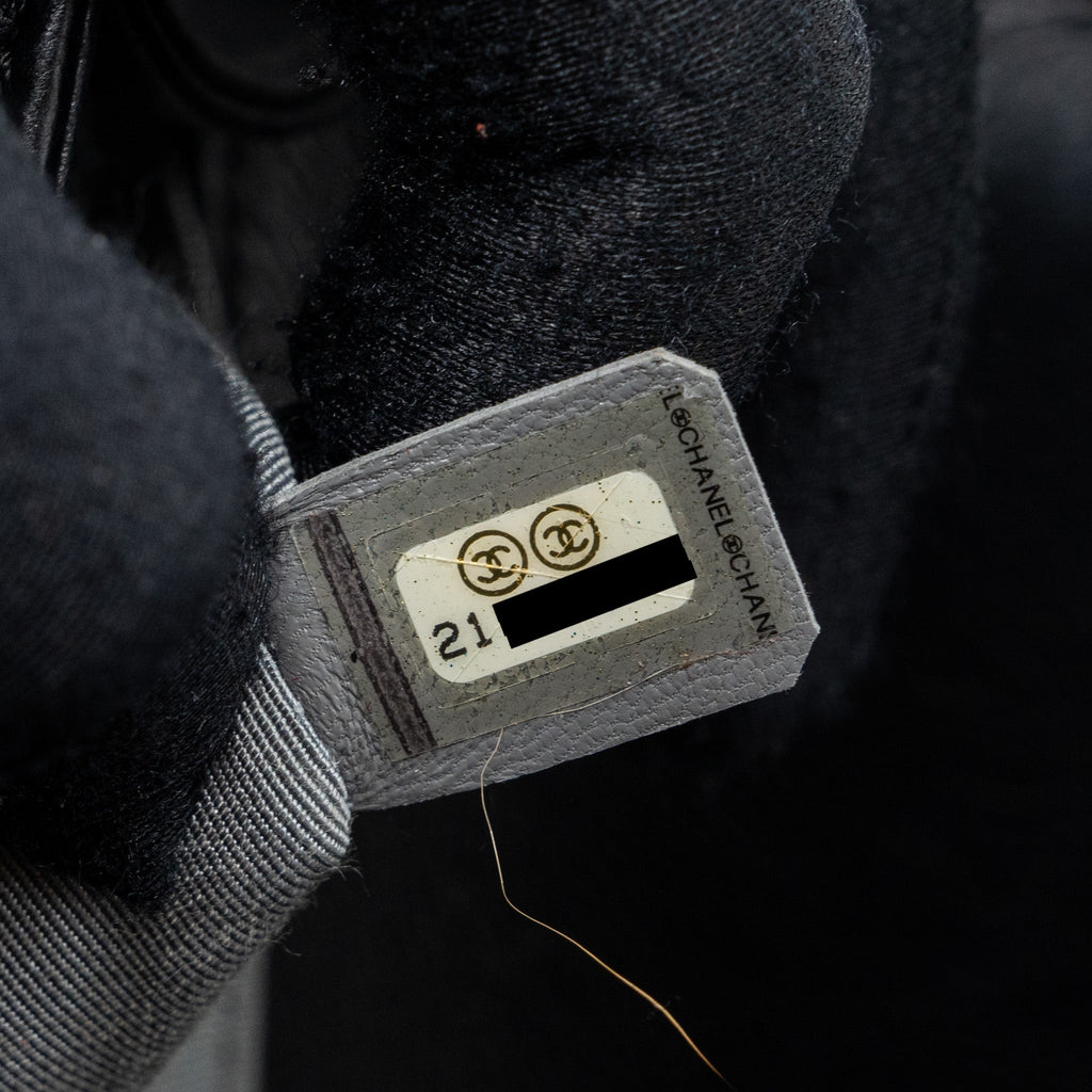 chanel-medium-boy-bag-calfskin-black-multicolor-hardware