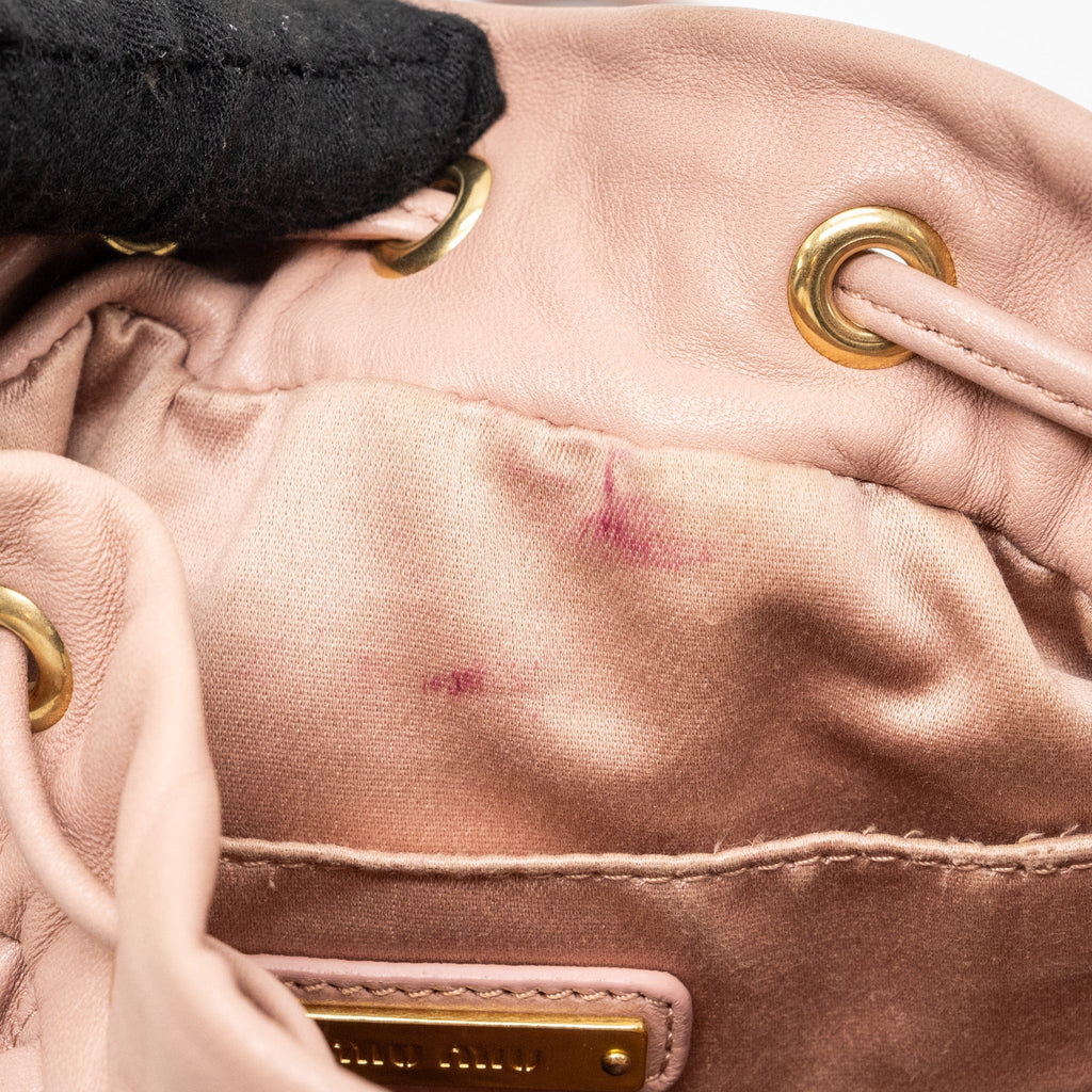 miumiu-matelasse-bucket-bag-napa-leather-pink-ghw
