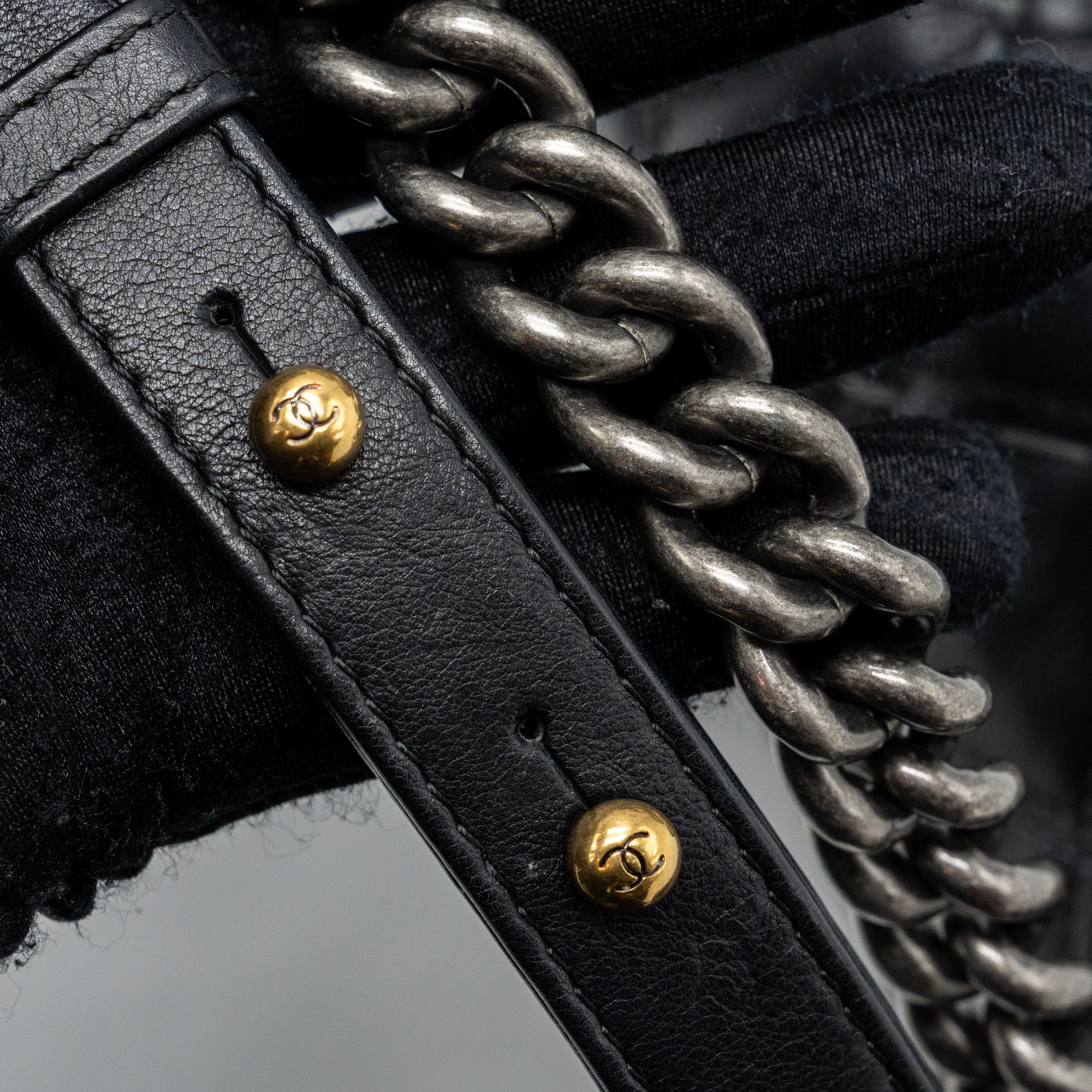 chanel-medium-boy-bag-calfskin-black-multicolor-hardware