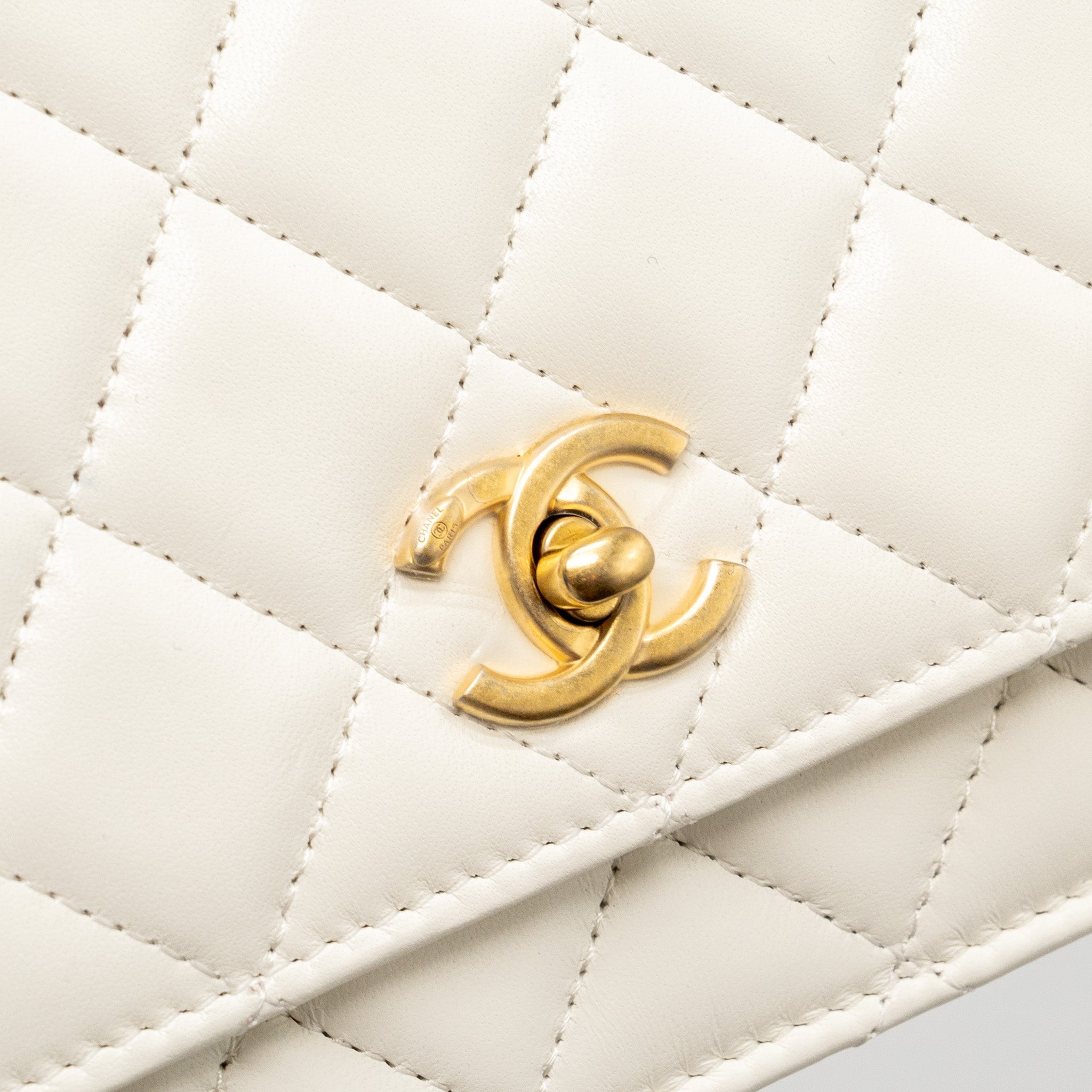 chanel-pearl-crush-wallet-on-chain-lambskin-white-ghw-microchip-copy-1