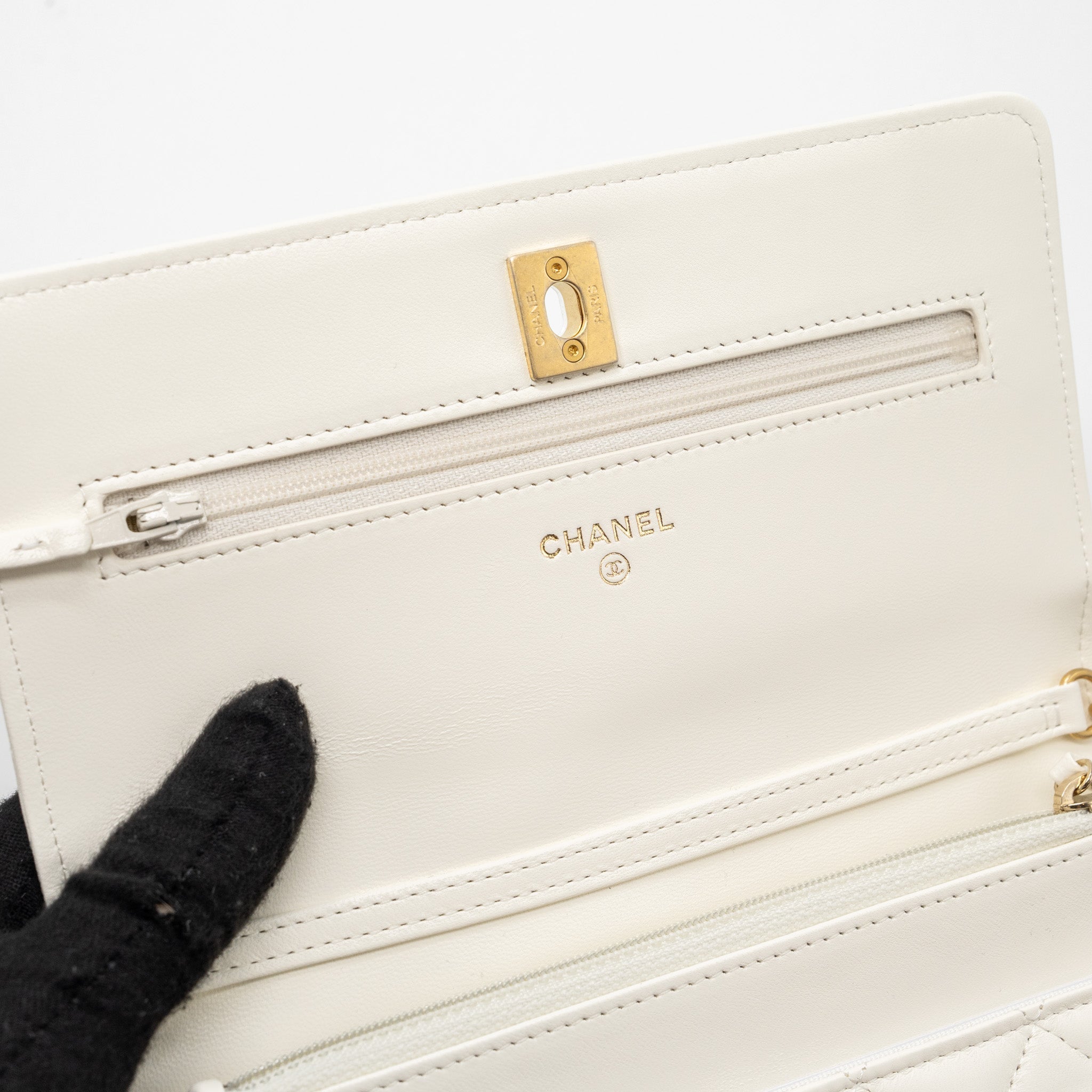 chanel-pearl-crush-wallet-on-chain-lambskin-white-ghw-microchip-copy-1