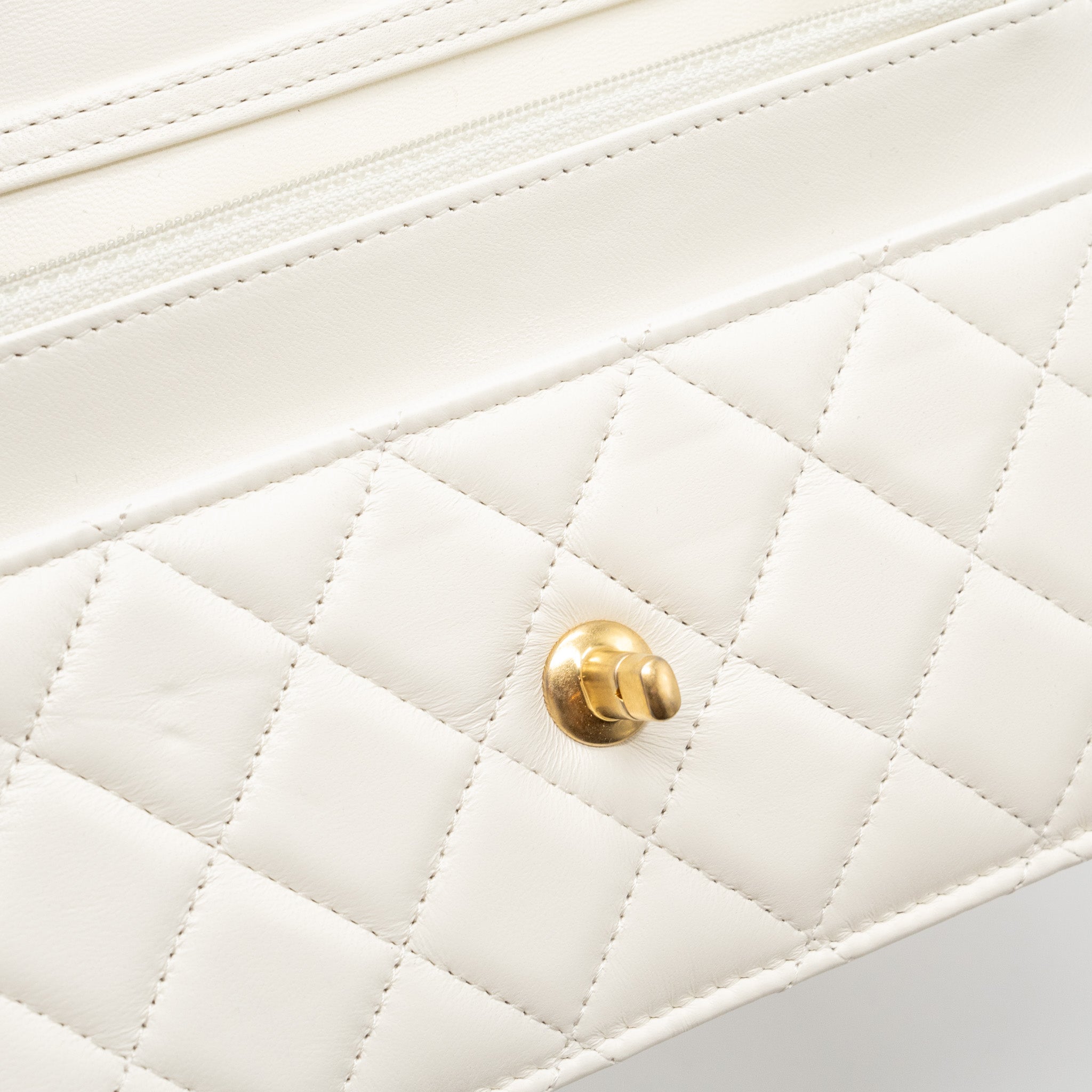 chanel-pearl-crush-wallet-on-chain-lambskin-white-ghw-microchip-copy-1