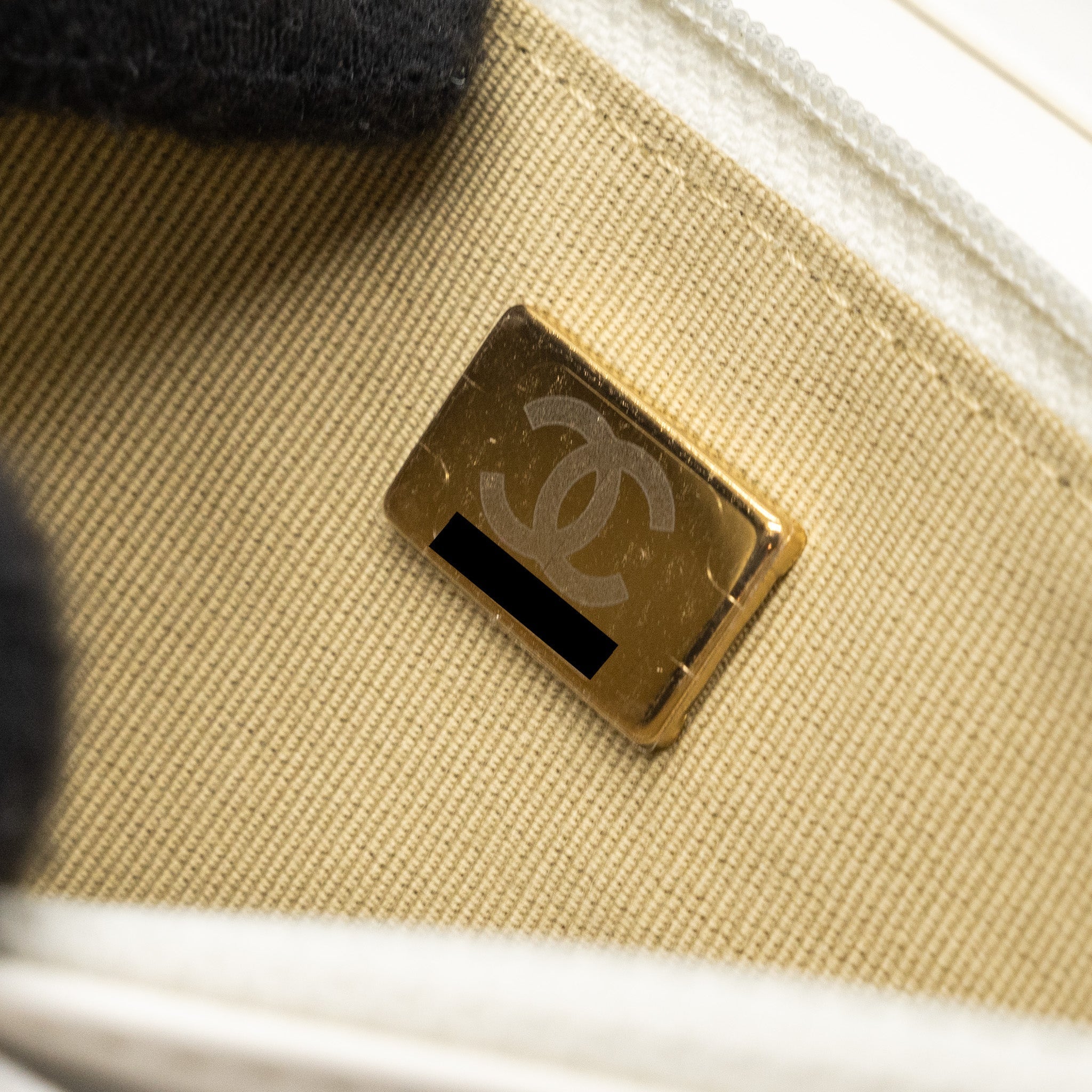 chanel-pearl-crush-wallet-on-chain-lambskin-white-ghw-microchip-copy-1
