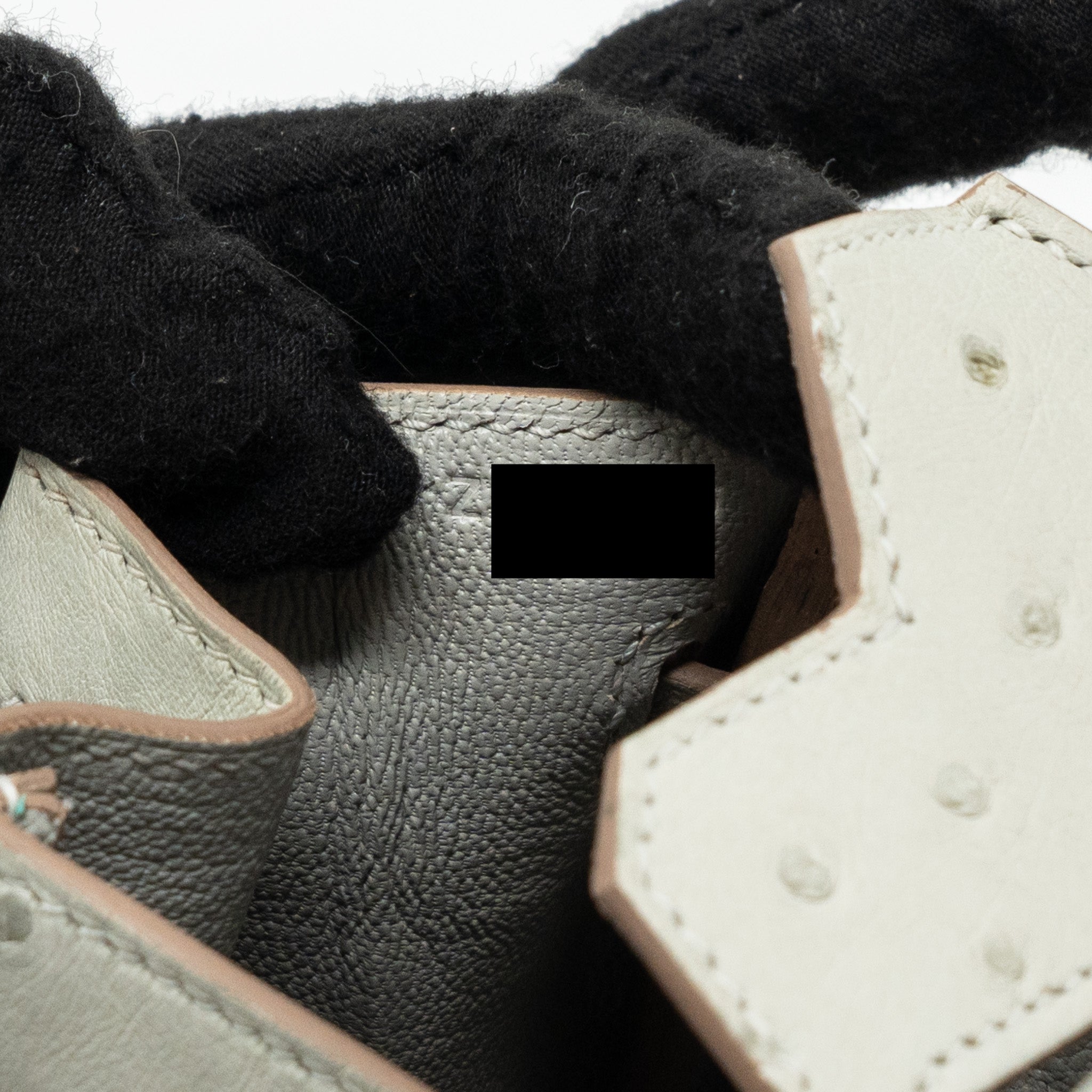 hermes-birkin-25-ostrich-gris-perle-ghw-stamp-z