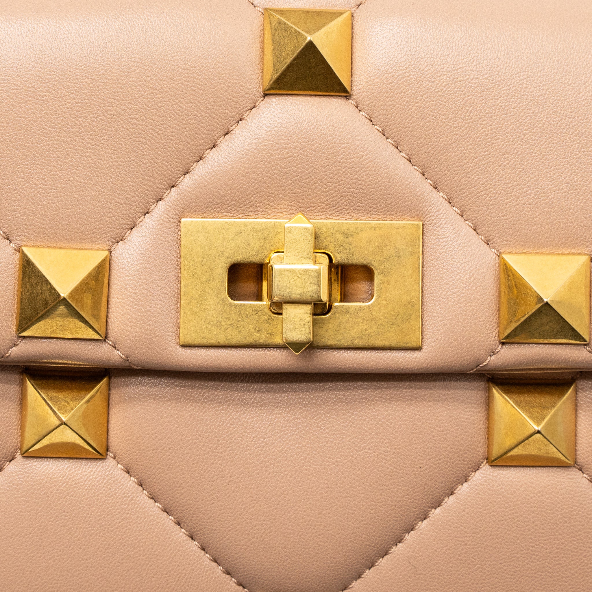 valentino-medium-roman-stud-shoulder-bag-nappa-poudre-ghw
