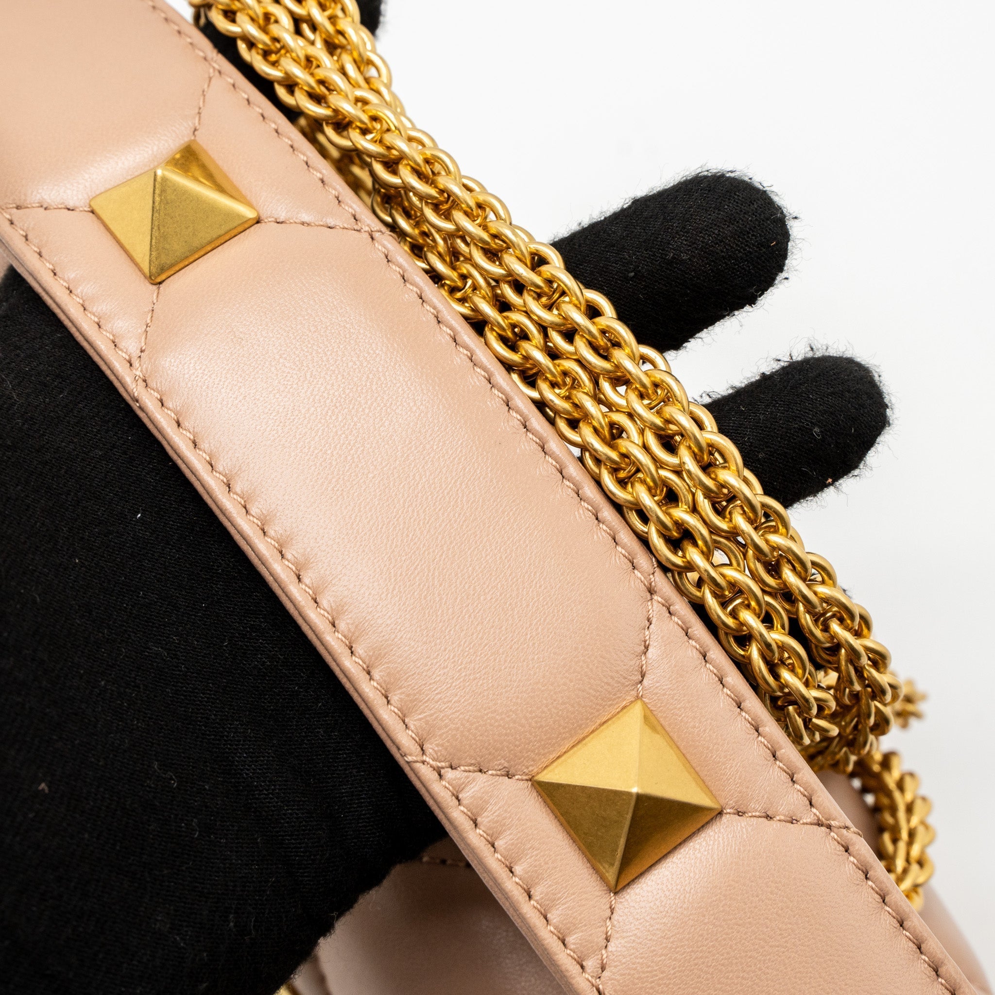 valentino-medium-roman-stud-shoulder-bag-nappa-poudre-ghw