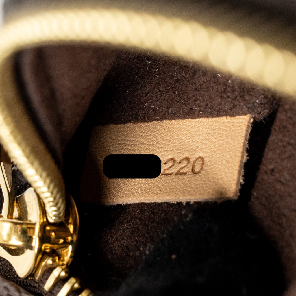 louis-vuitton-pochette-metis-monogram-canvas-ghw-32