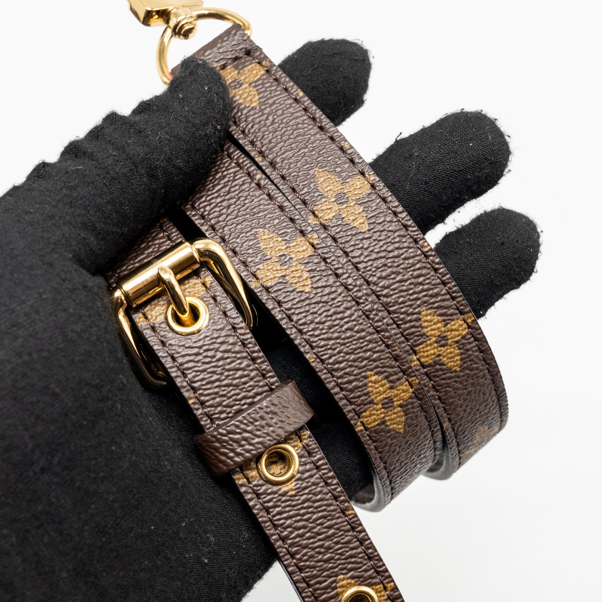 louis-vuitton-pochette-metis-monogram-canvas-ghw-32