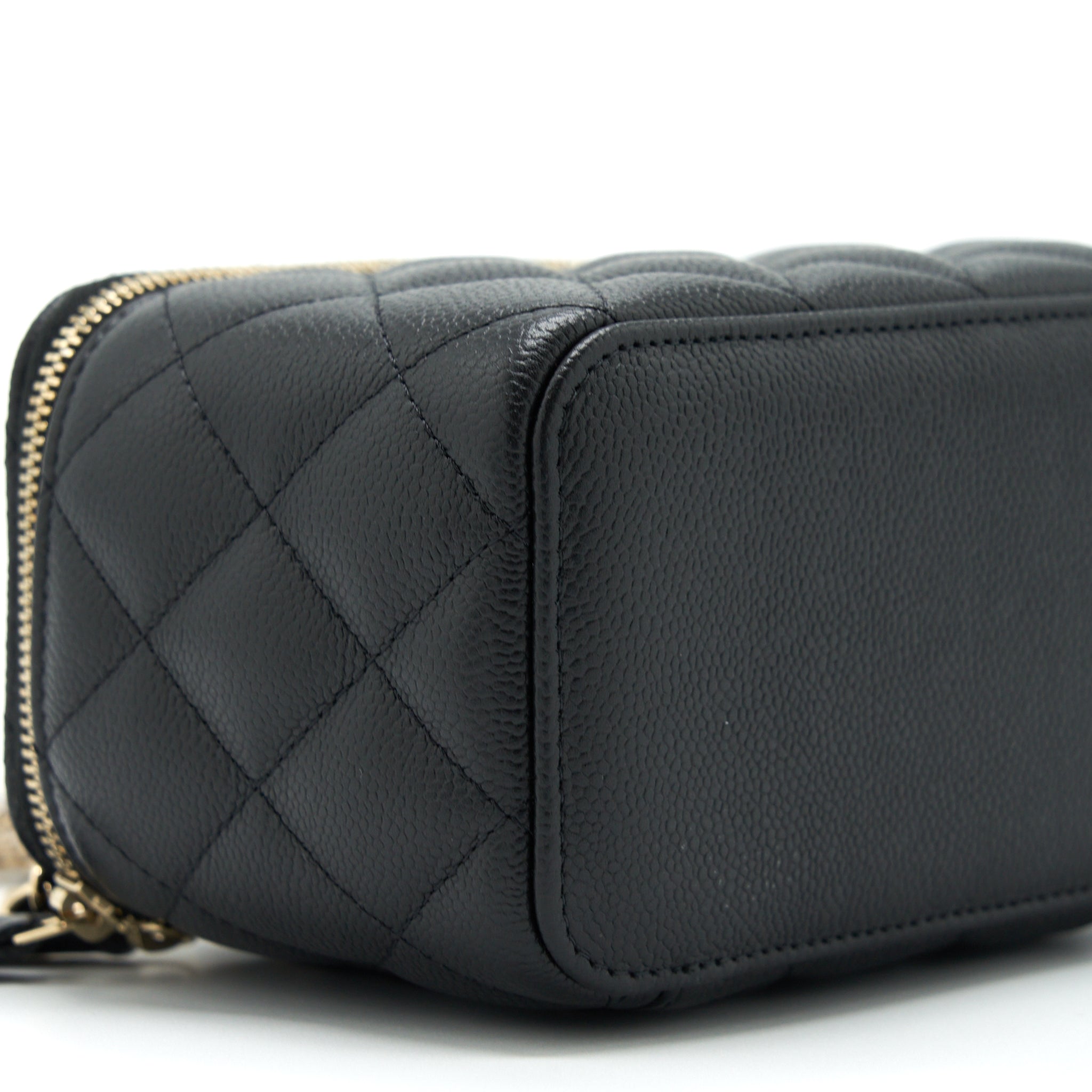 chanel-22p-long-vanity-with-cc-logo-chain-caviar-black-lghw-1