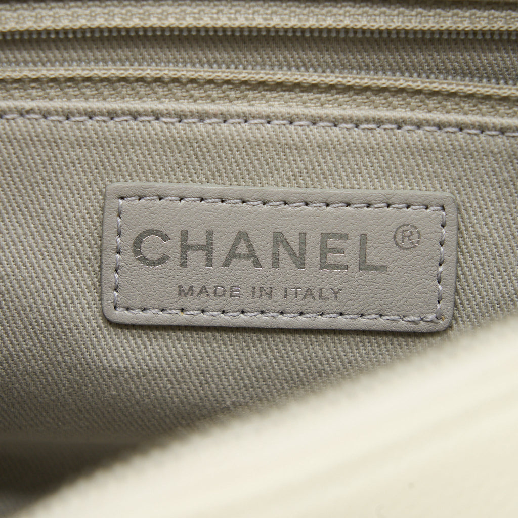 chanel-quilted-flap-bag-caviar-white-shw