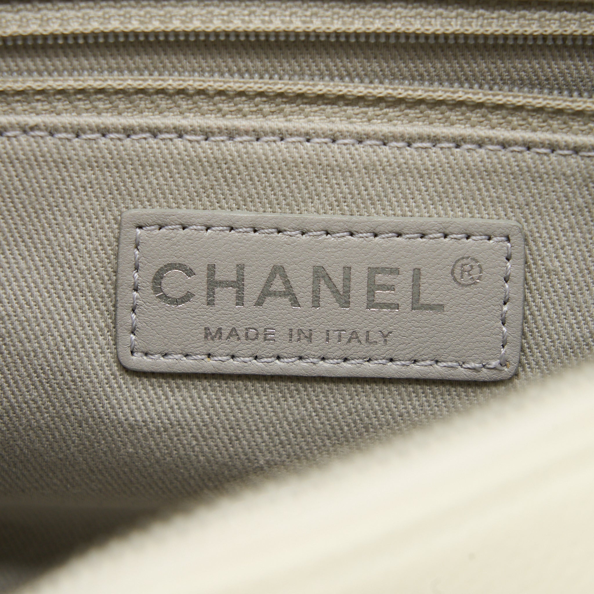 chanel-quilted-flap-bag-caviar-white-shw
