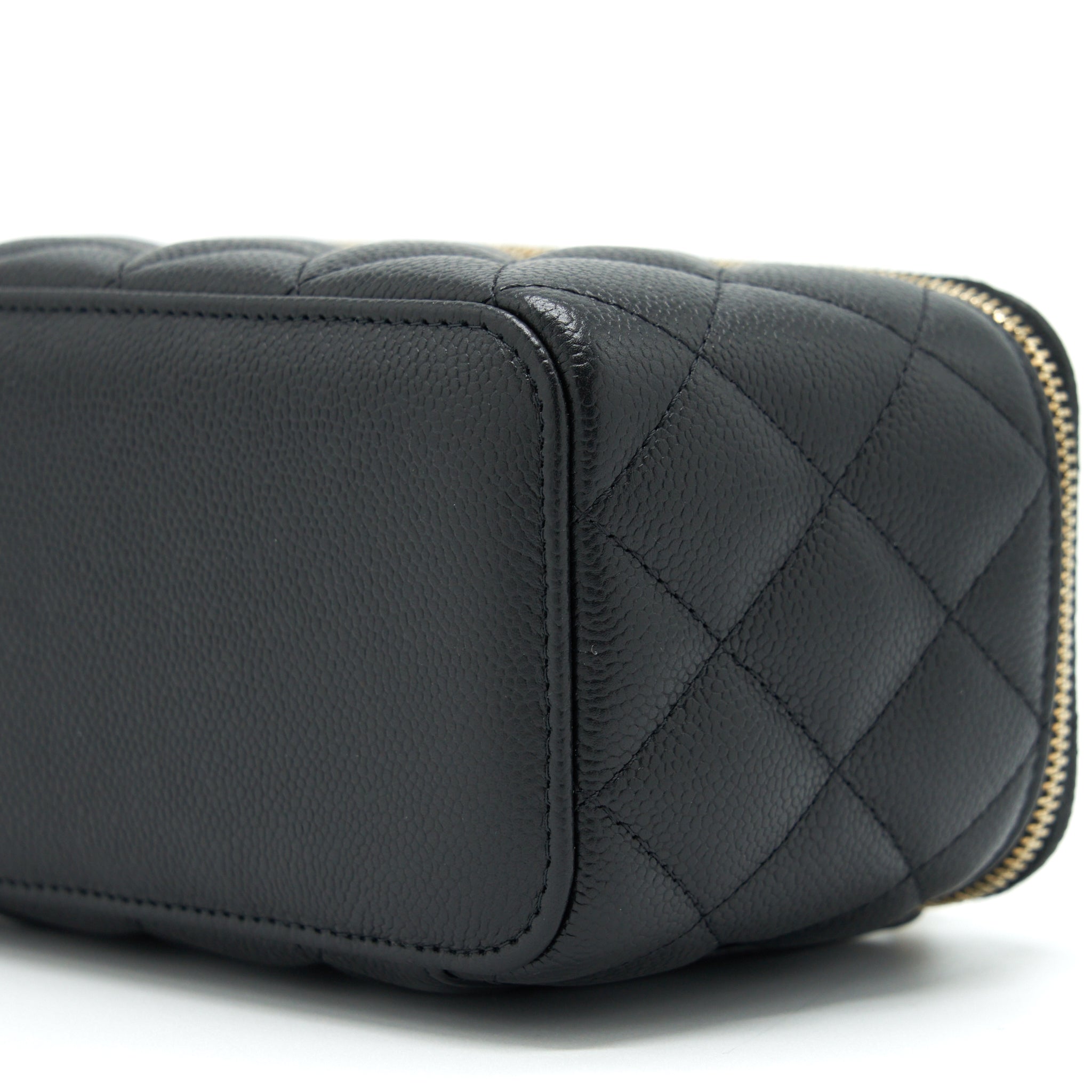 chanel-22p-long-vanity-with-cc-logo-chain-caviar-black-lghw-1