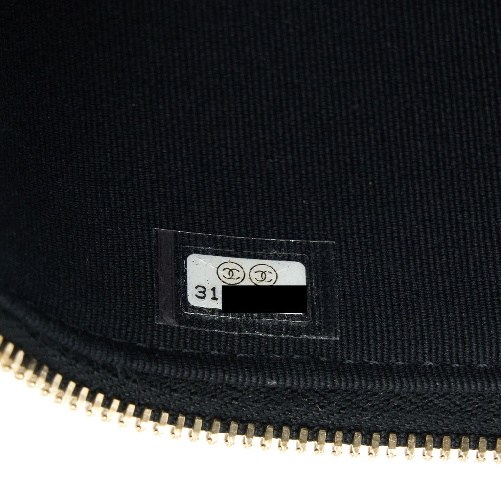 chanel-22p-long-vanity-with-cc-logo-chain-caviar-black-lghw-1
