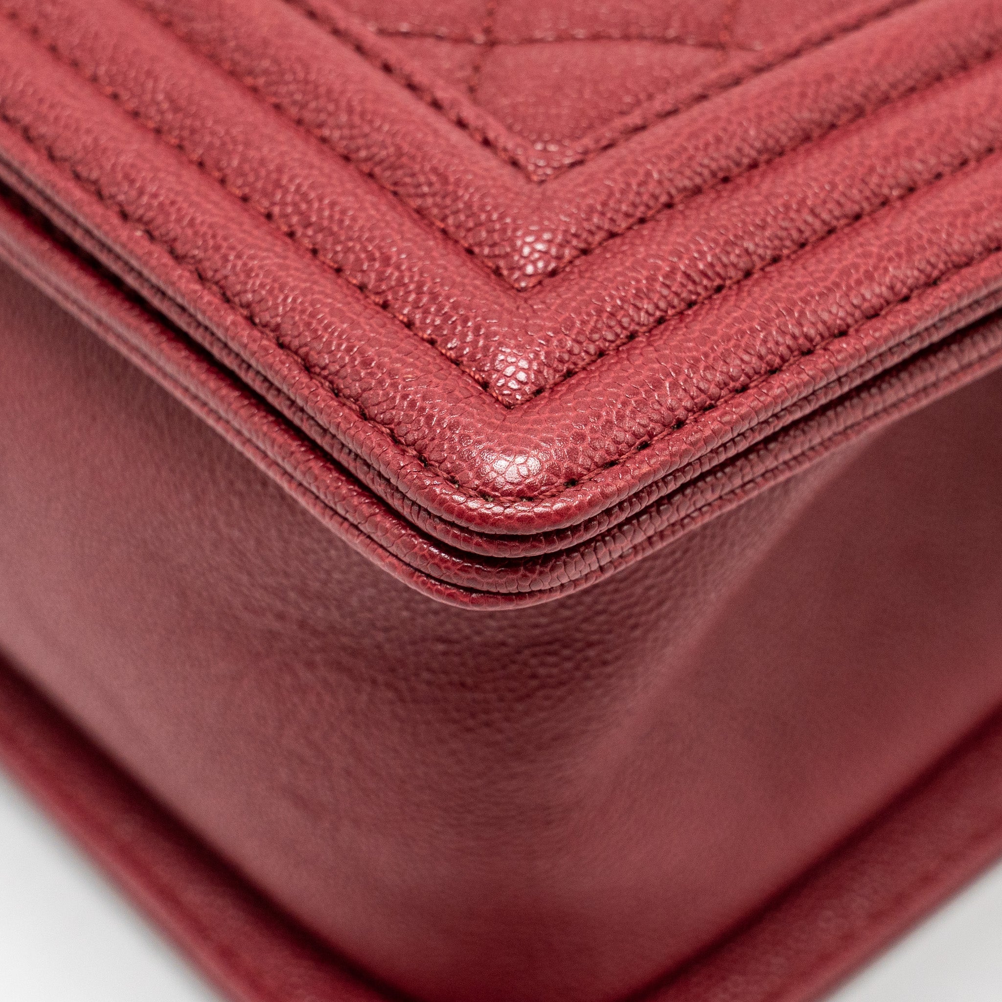 chanel-medium-boy-bag-caviar-red-ghw-copy