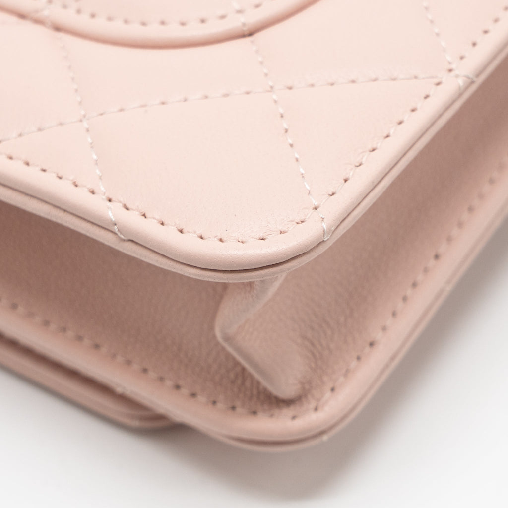 chanel-pearl-crush-wallet-on-chain-lambskin-light-pink-ghw-microchip-1