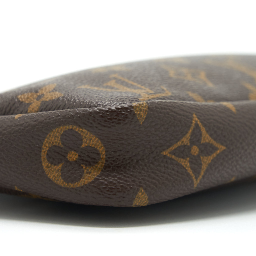 louis-vuitton-vintage-pochette-accessories-monogram-canvas-ghw