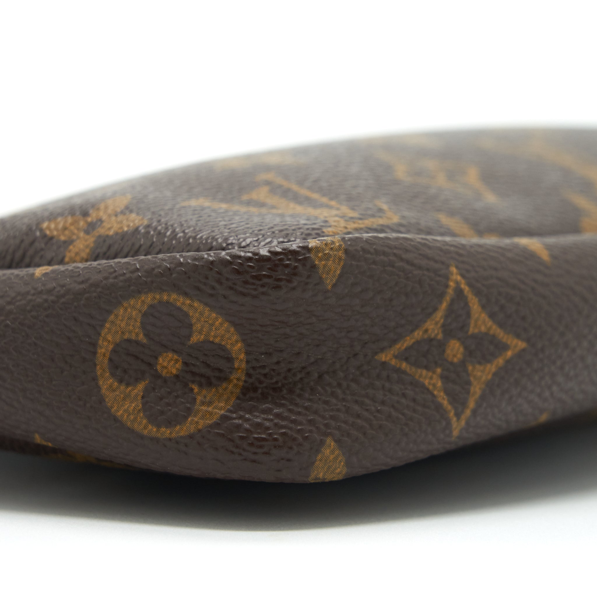 louis-vuitton-vintage-pochette-accessories-monogram-canvas-ghw