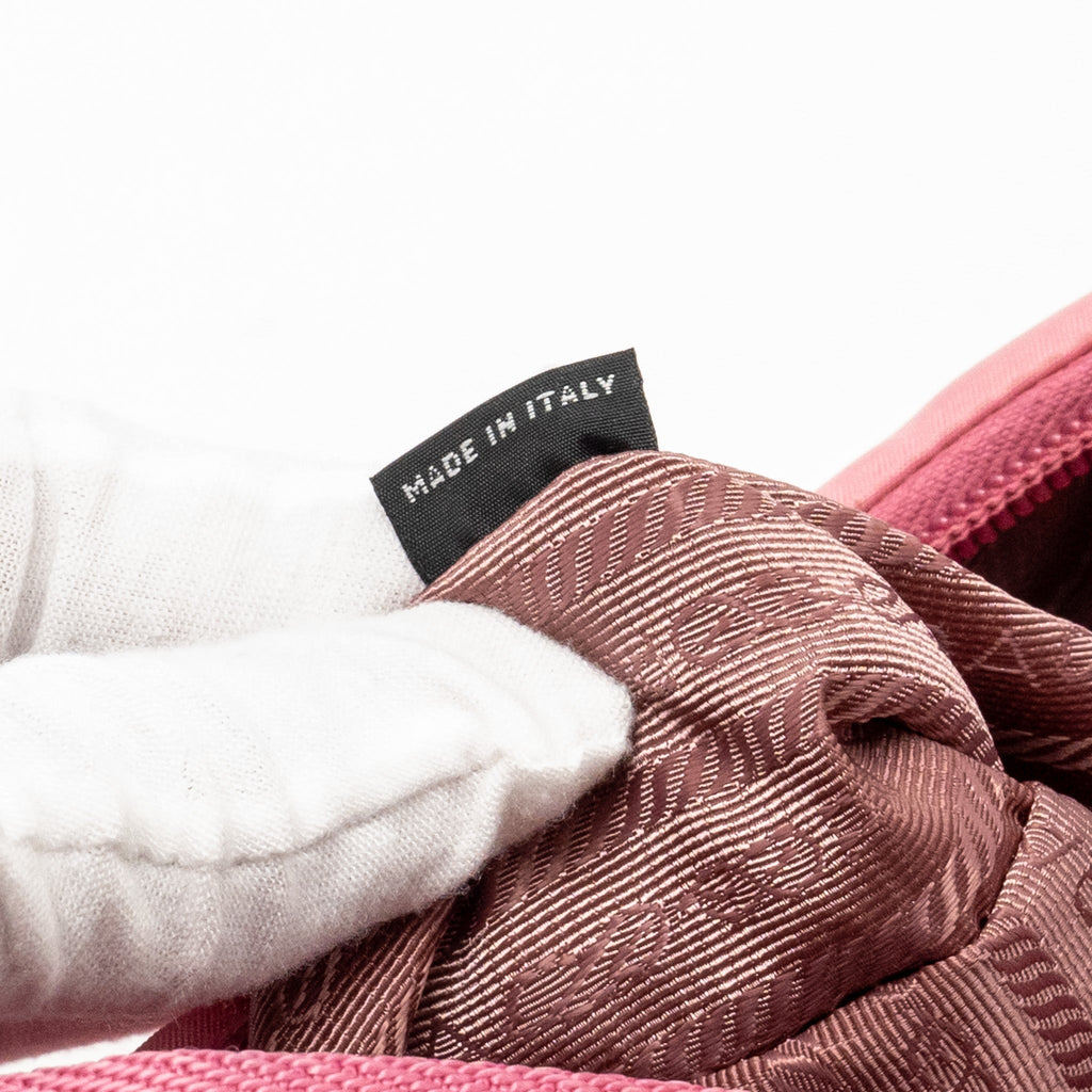 prada-re-edition-2000-mini-bag-re-nylon-pink-shw-copy