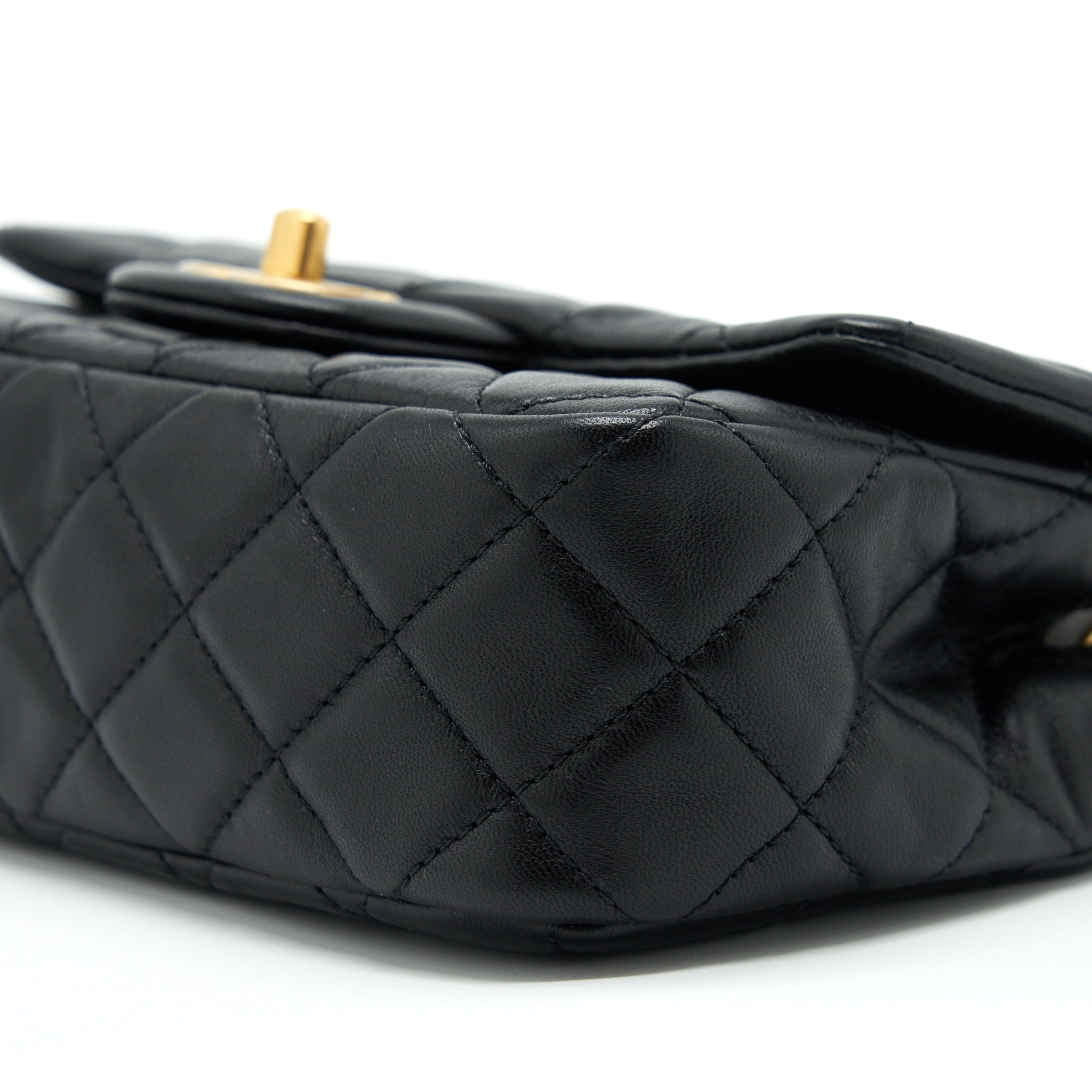 chanel-22s-pearl-crush-mini-rectangular-flap-bag-lambskin-black-ghw-microchip