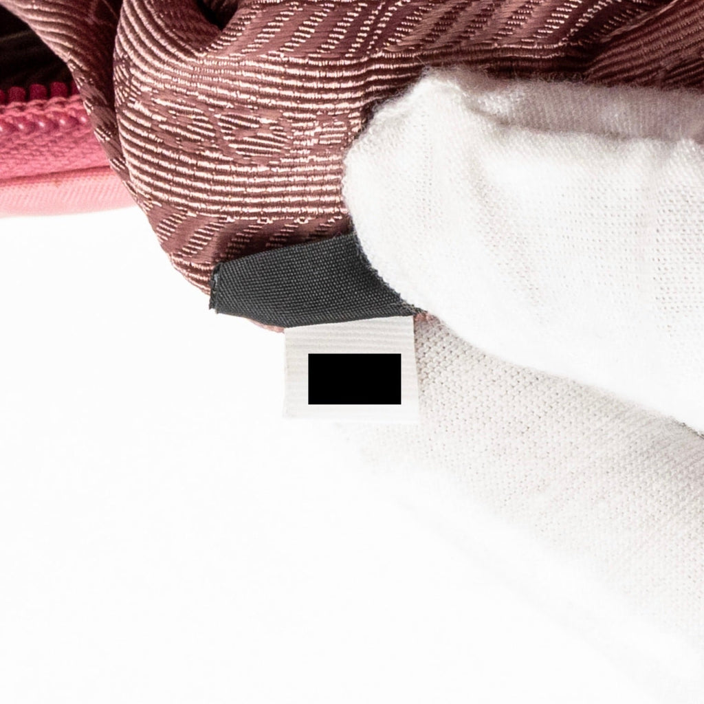 prada-re-edition-2000-mini-bag-re-nylon-pink-shw-copy