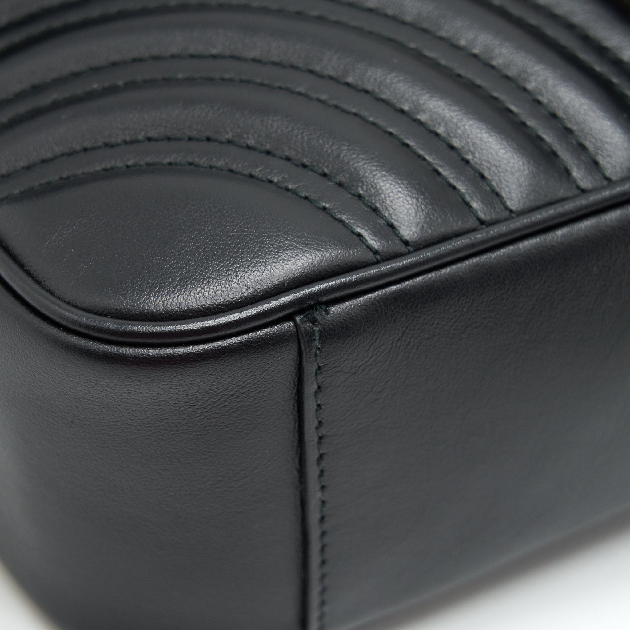 gucci-gg-marmont-shoulder-bag-26cm-black-with-ghw
