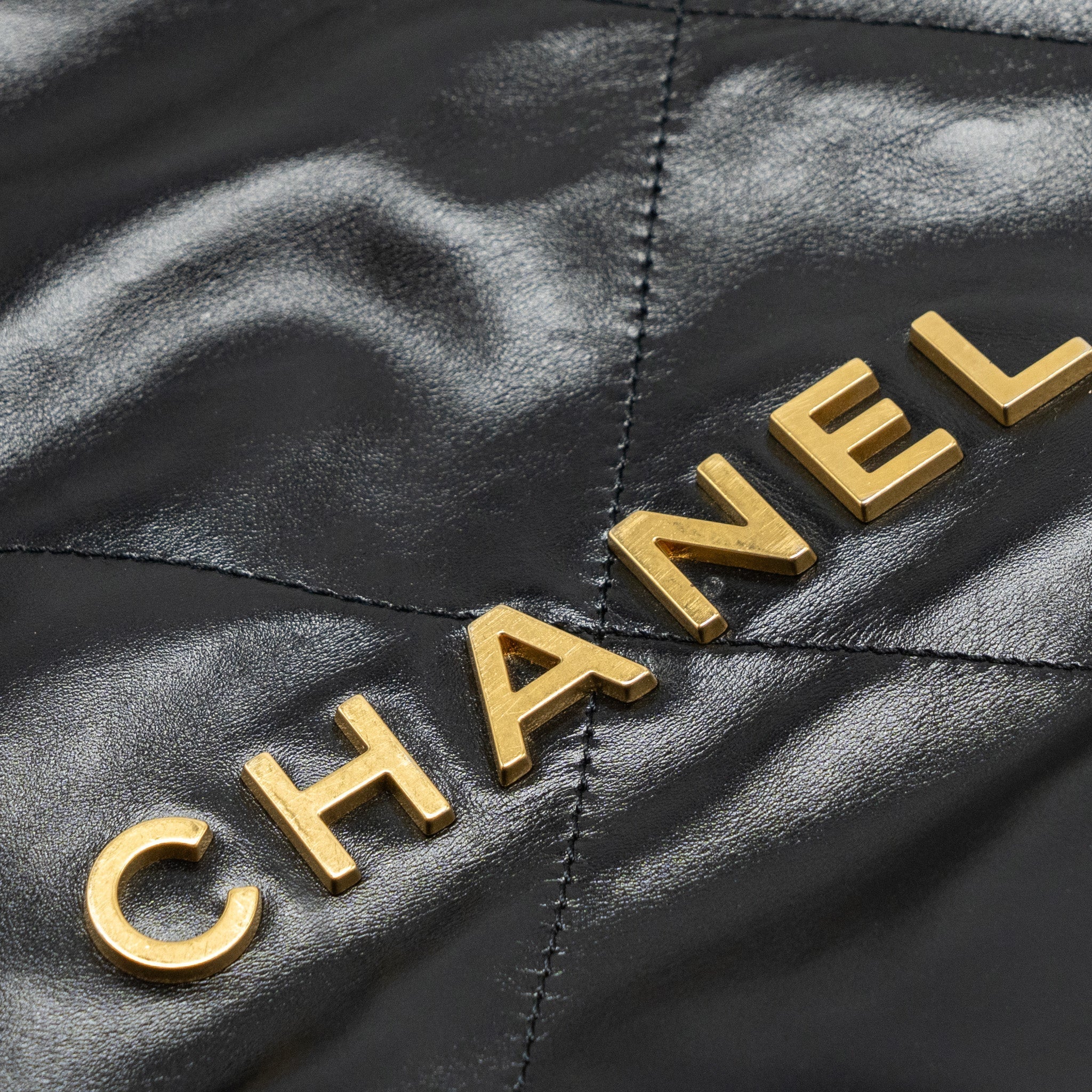 chanel-medium-22-bag-gold-letter-shiny-calfskin-black-ghwmicrochip-1