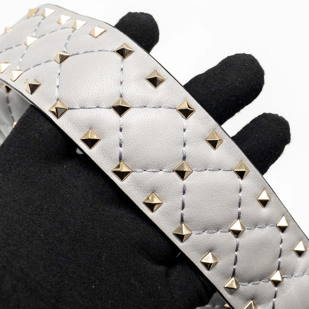 valentino-medium-rockstud-spike-bag-lambskin-nappa-light-grey-lghw