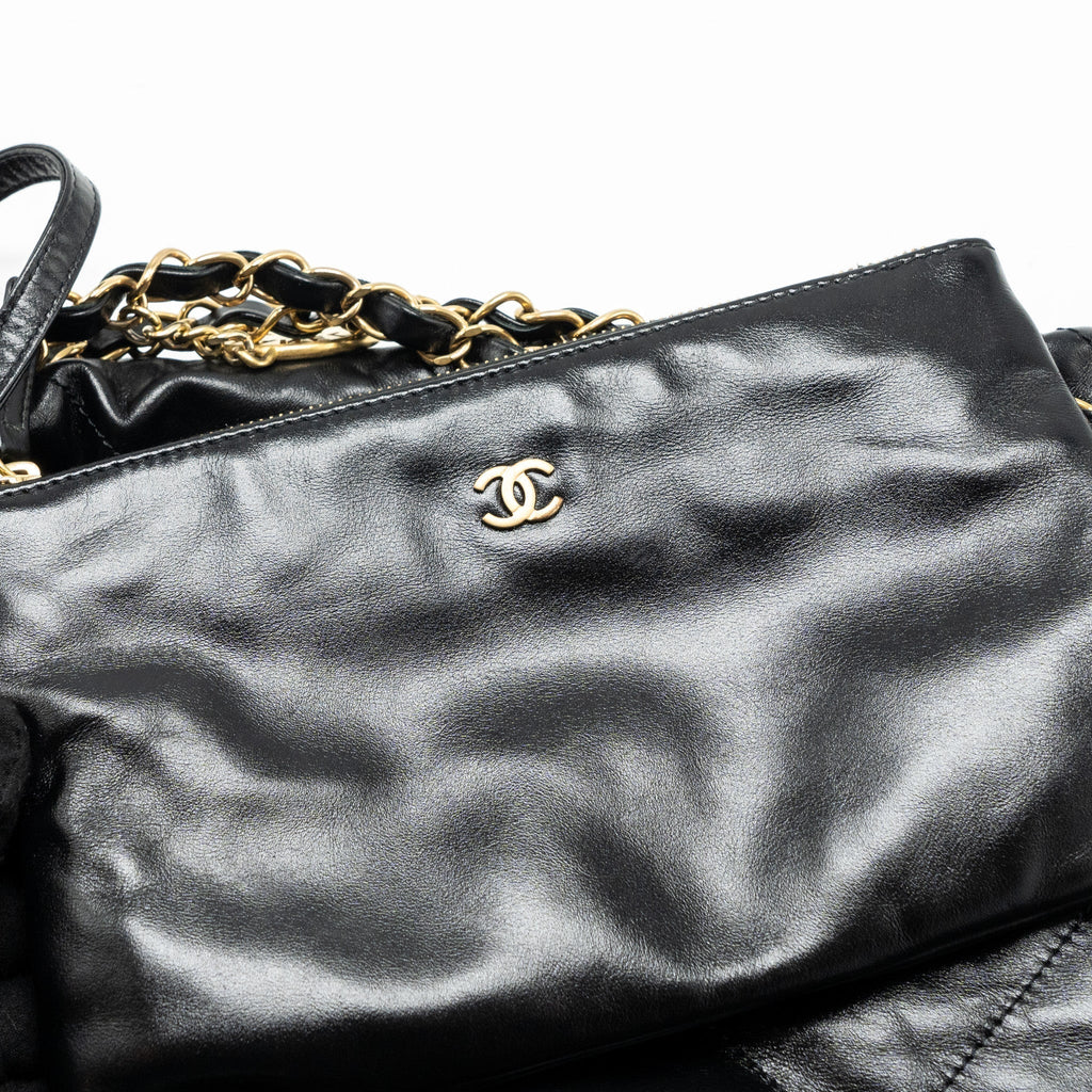 chanel-medium-22-bag-gold-letter-shiny-calfskin-black-ghwmicrochip-1