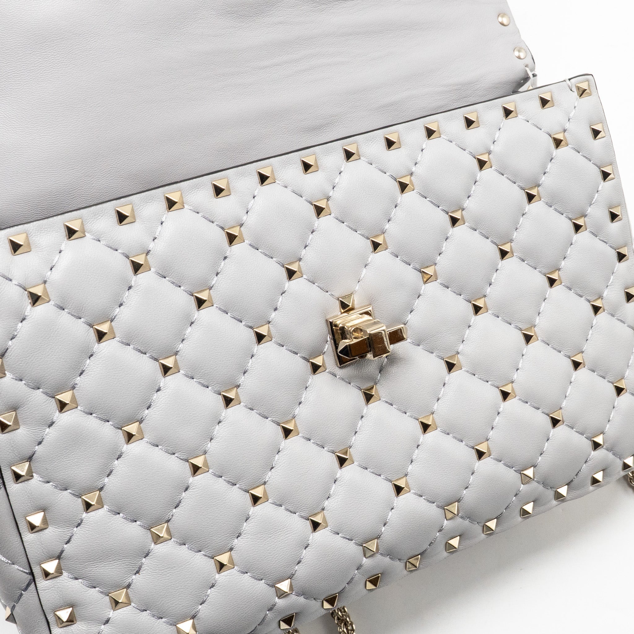 valentino-medium-rockstud-spike-bag-lambskin-nappa-light-grey-lghw