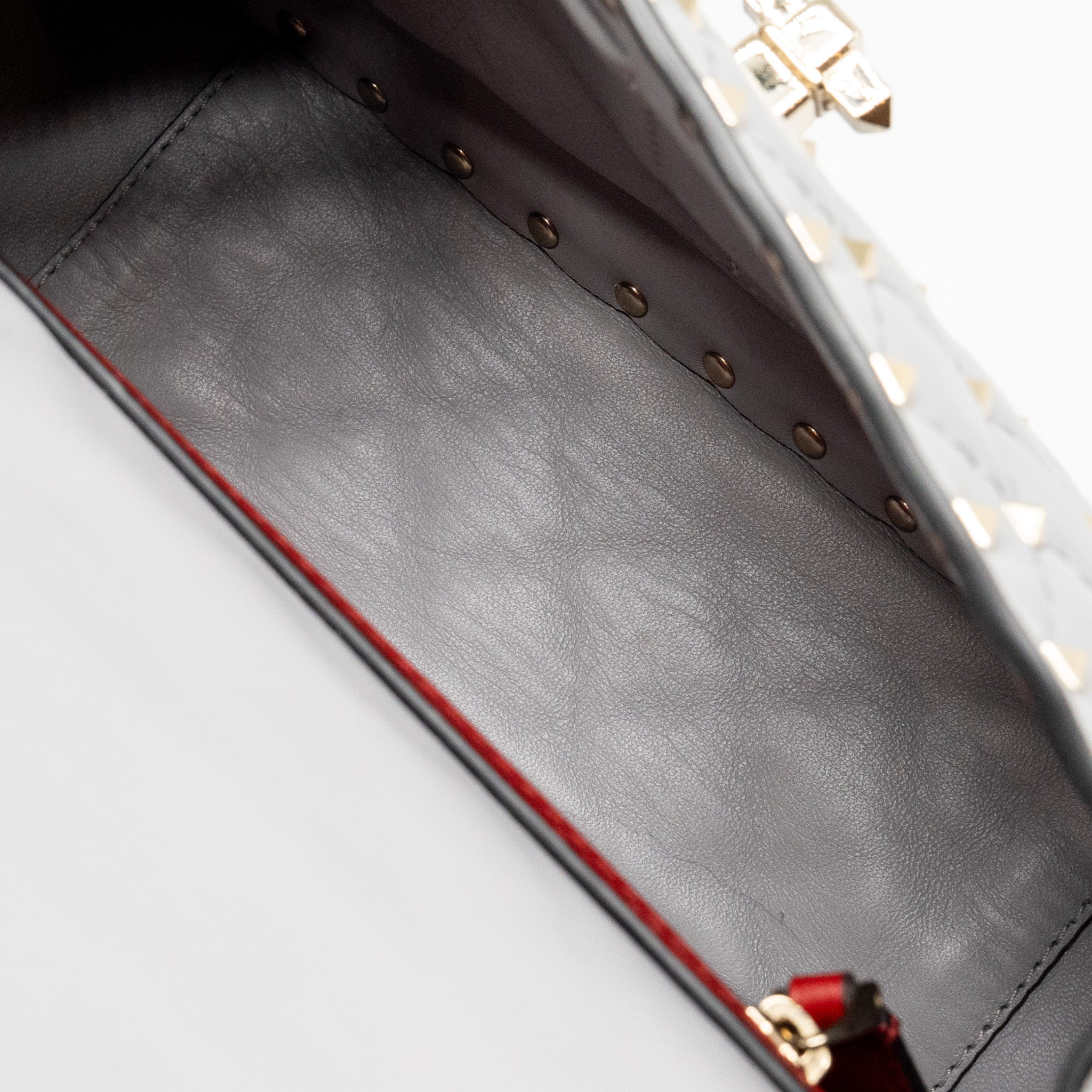 valentino-medium-rockstud-spike-bag-lambskin-nappa-light-grey-lghw