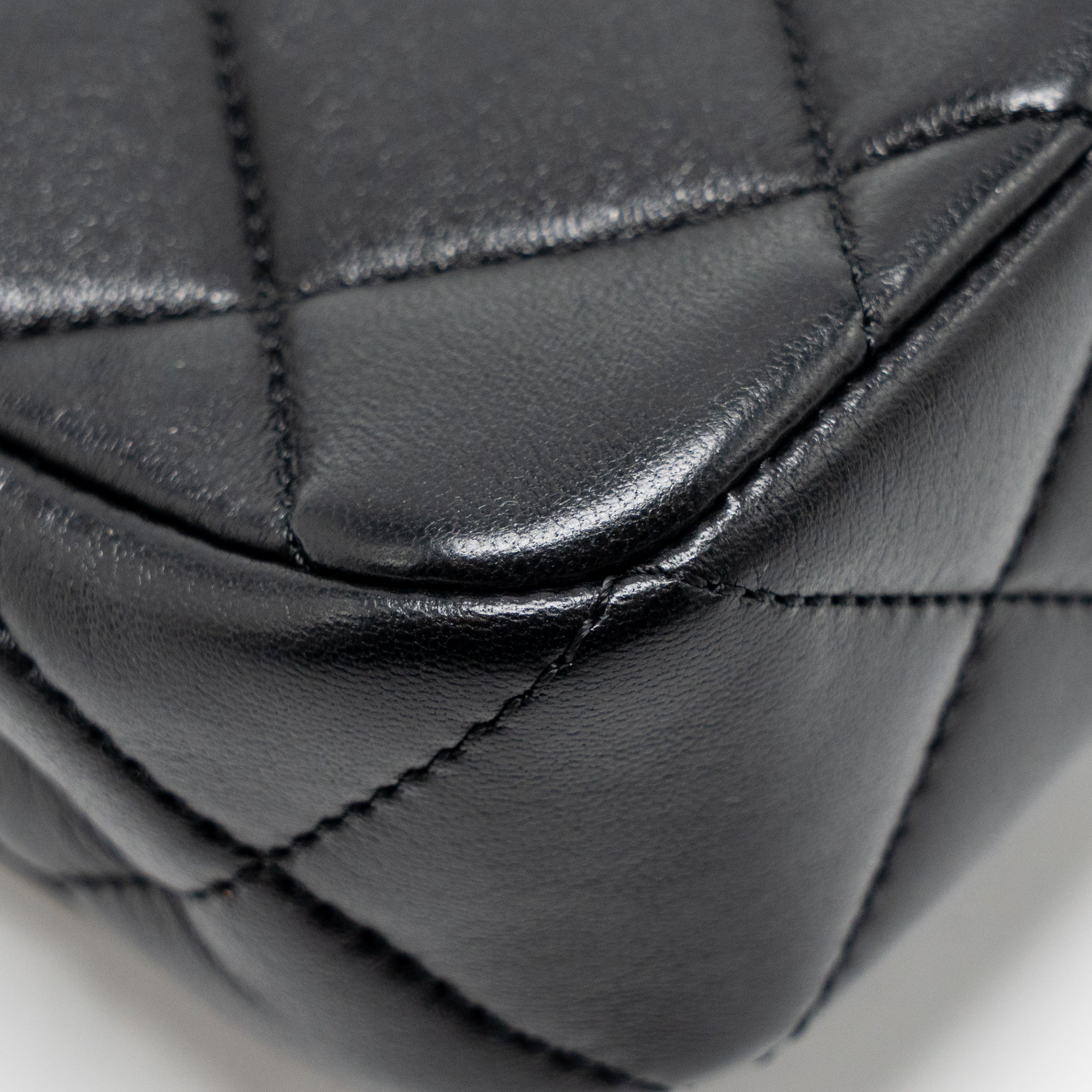chanel-24s-pearl-adjustable-chain-mini-flap-bag-lambskin-black-ghwmicrochip
