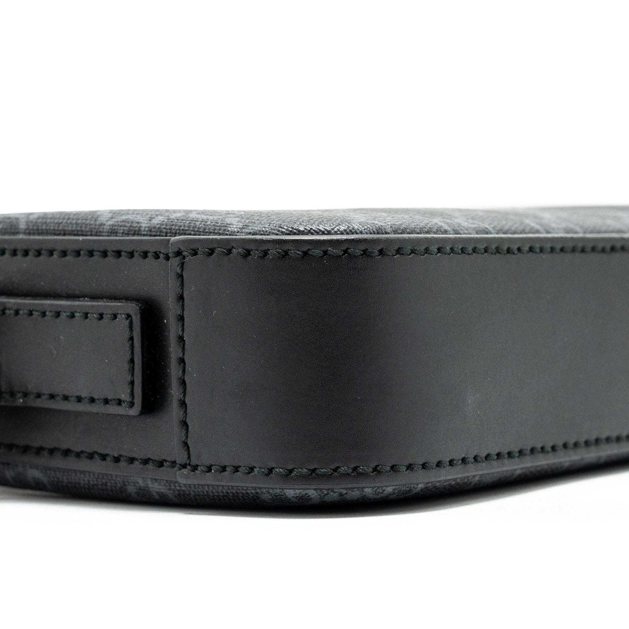 gucci-pouch-gg-supreme-canvas-black-shw