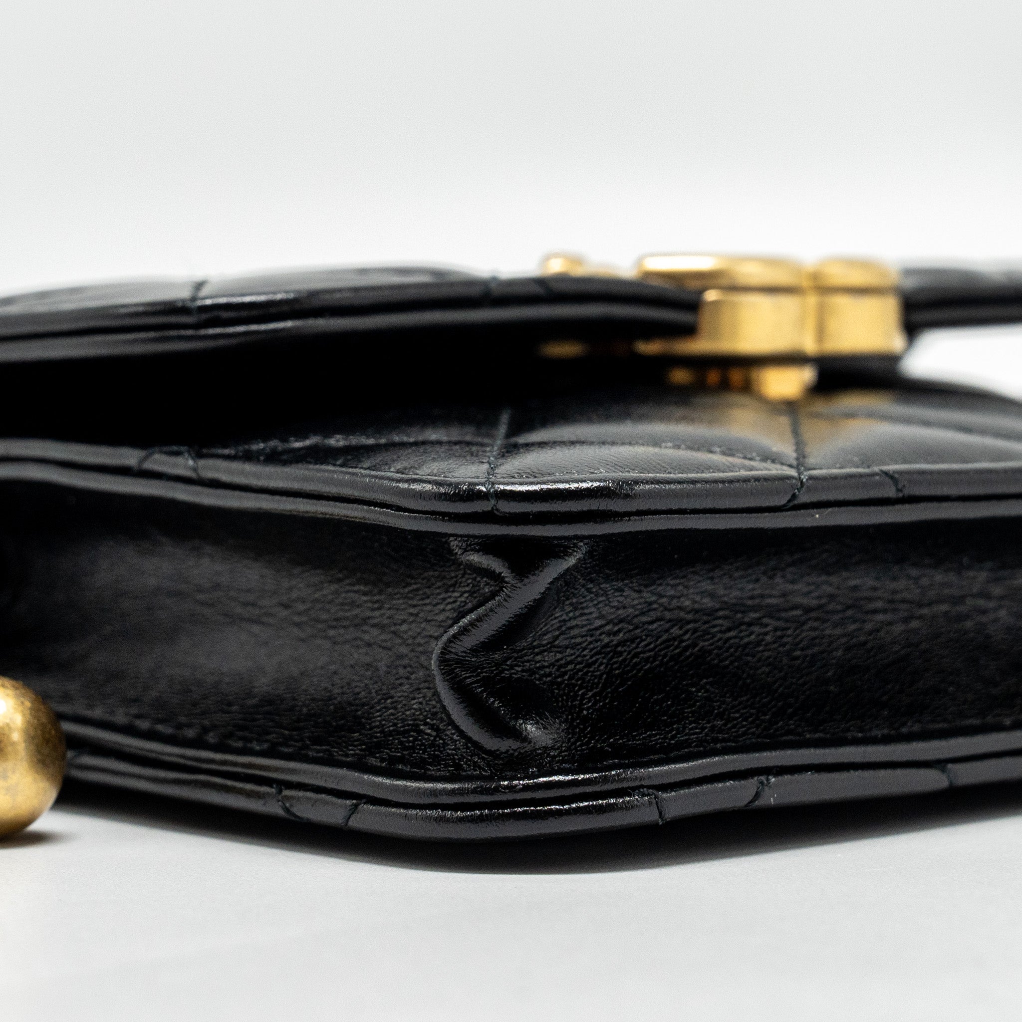 chanel-21a-gold-crush-mini-flap-clutch-with-adjustable-chain-calfskin-black-ghw-copy