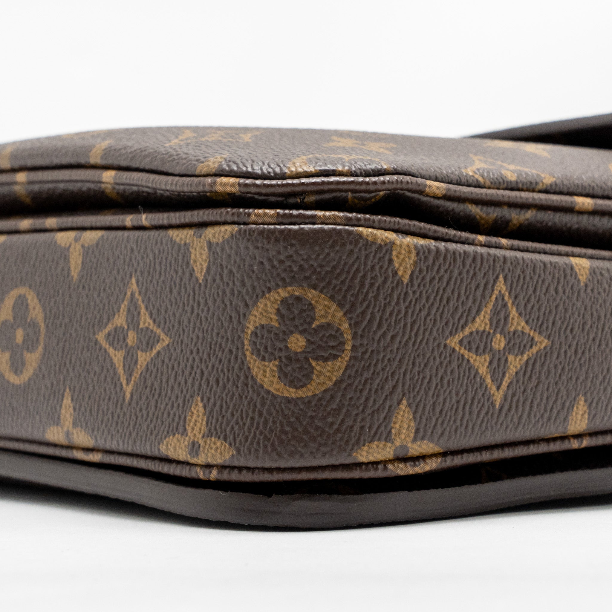 louis-vuitton-pochette-metis-monogram-canvas-ghw-34