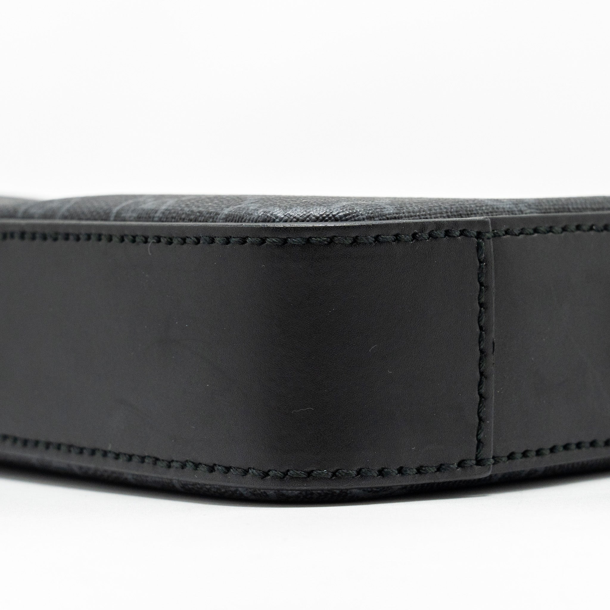 gucci-pouch-gg-supreme-canvas-black-shw