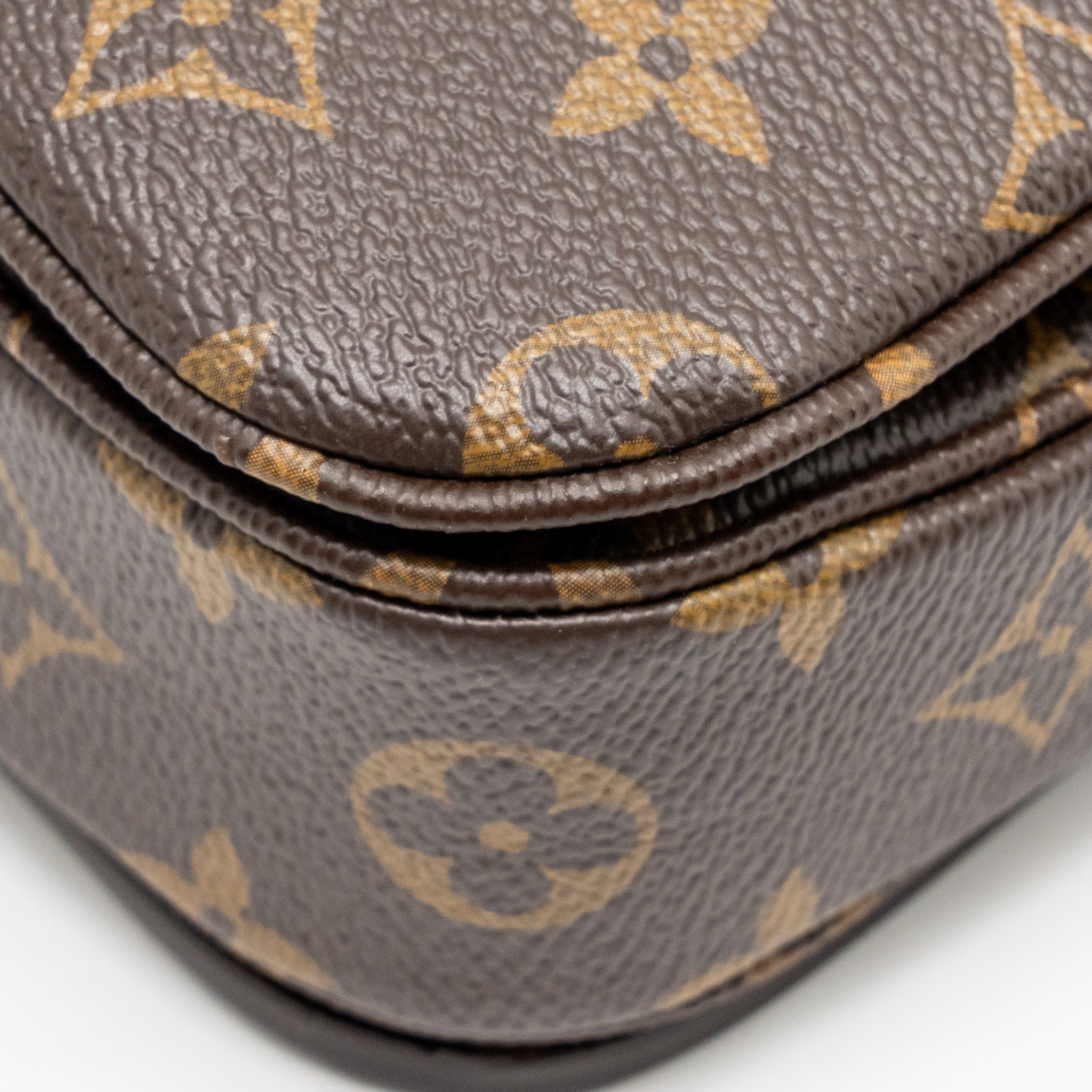 louis-vuitton-pochette-metis-monogram-canvas-ghw-34
