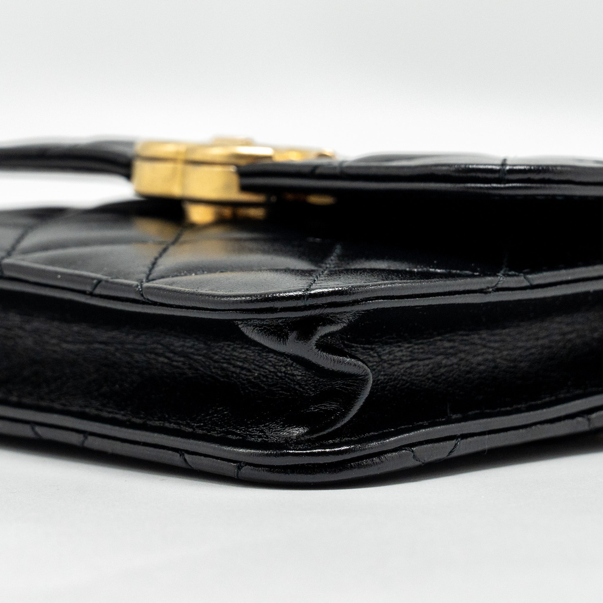 chanel-21a-gold-crush-mini-flap-clutch-with-adjustable-chain-calfskin-black-ghw-copy