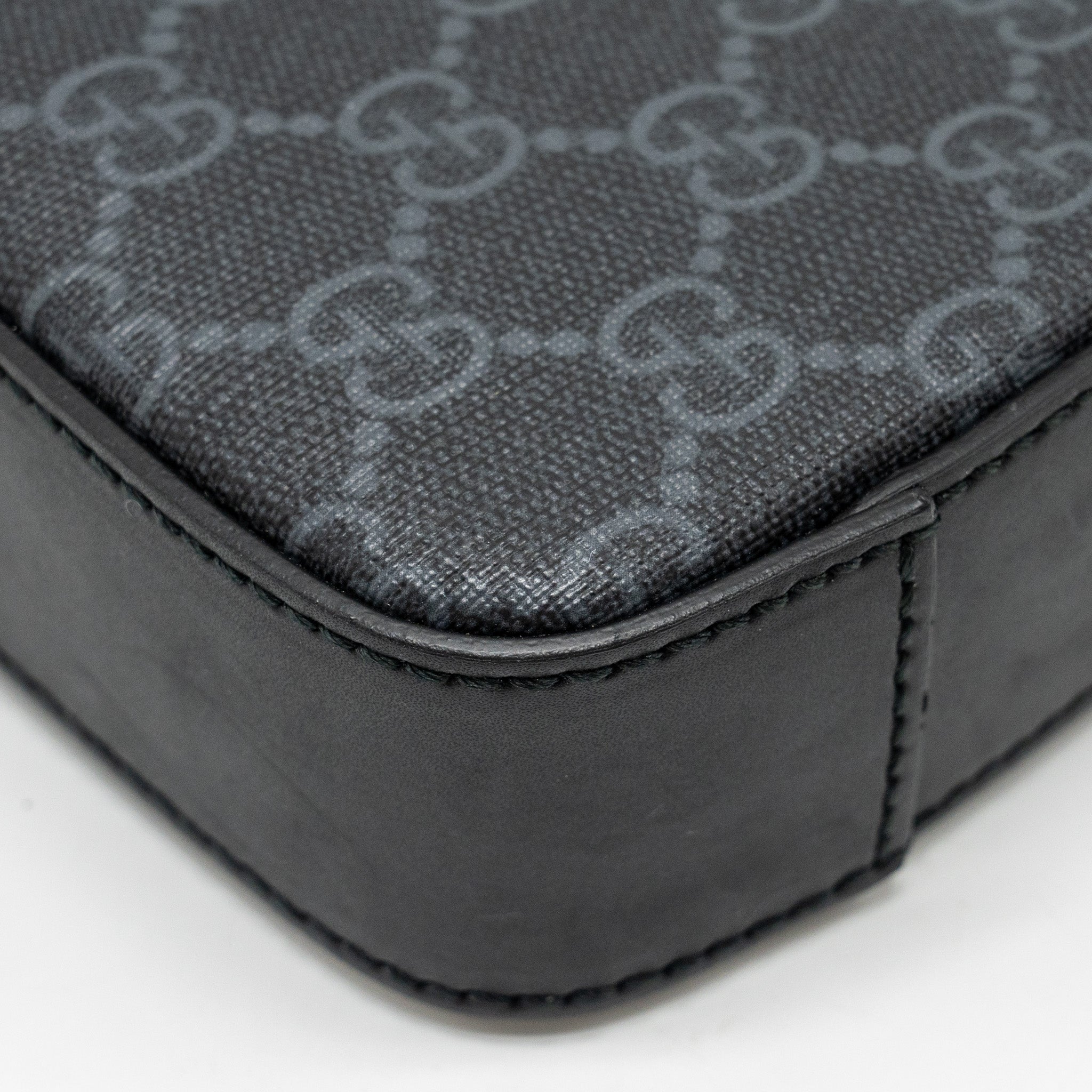 gucci-pouch-gg-supreme-canvas-black-shw