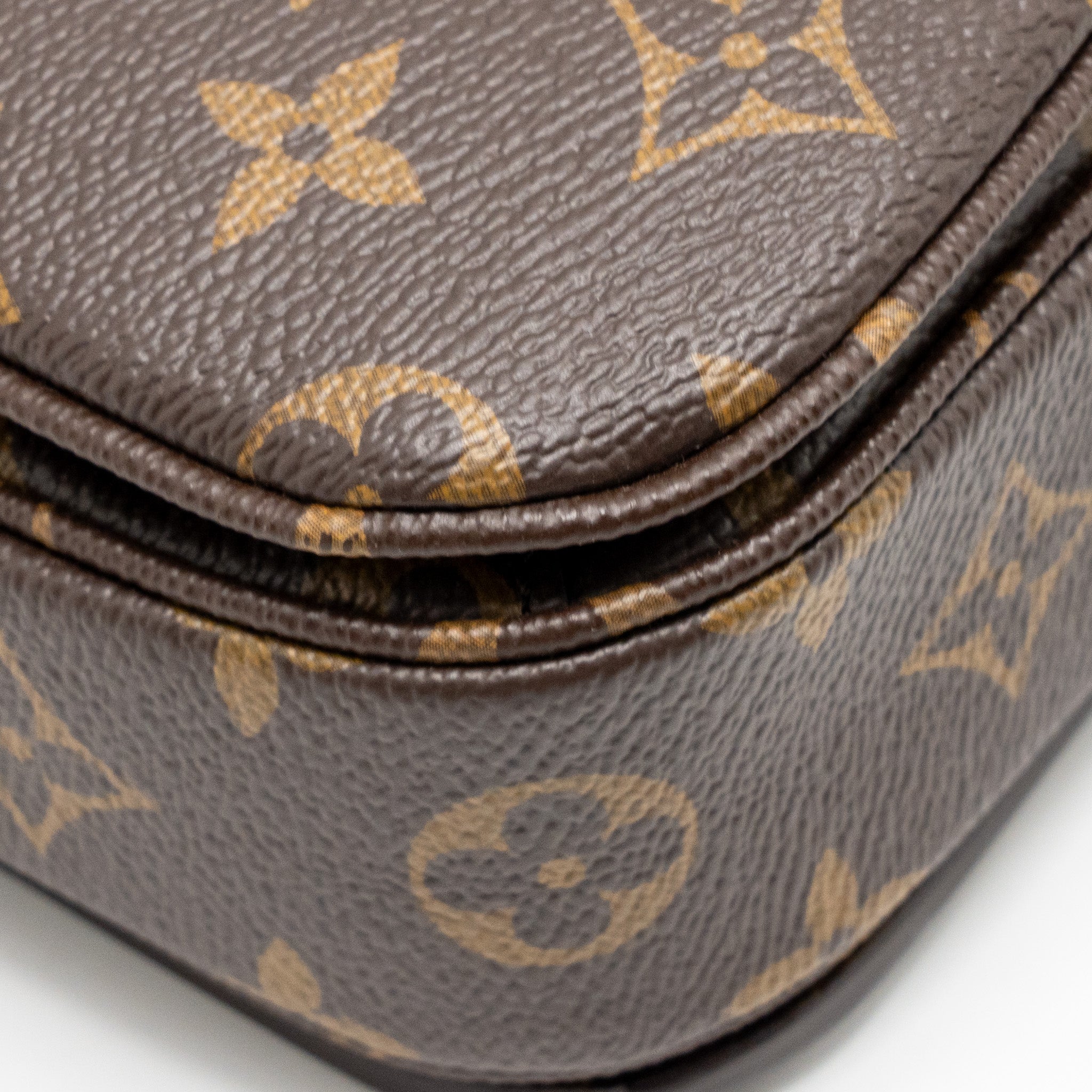louis-vuitton-pochette-metis-monogram-canvas-ghw-34