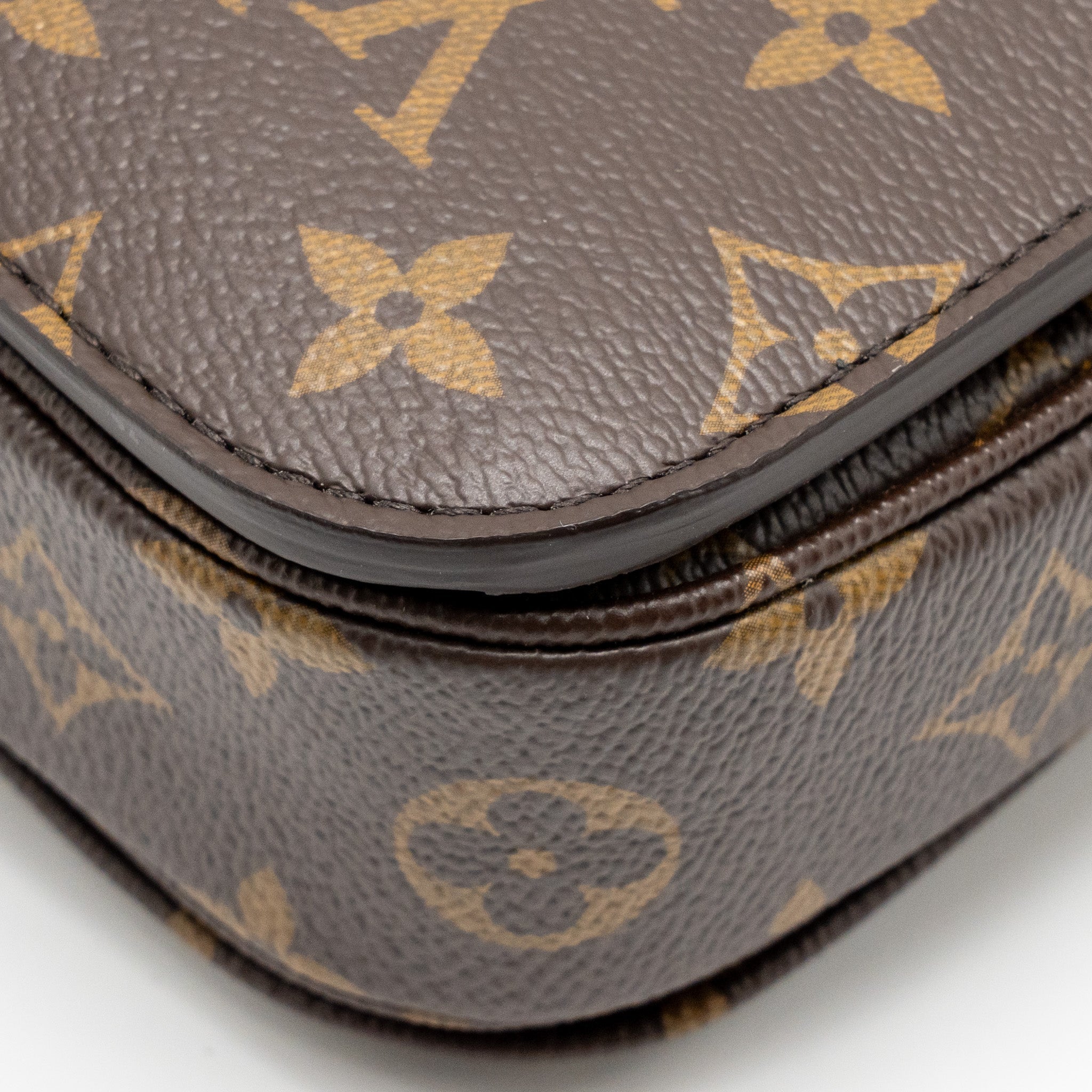 louis-vuitton-pochette-metis-monogram-canvas-ghw-34