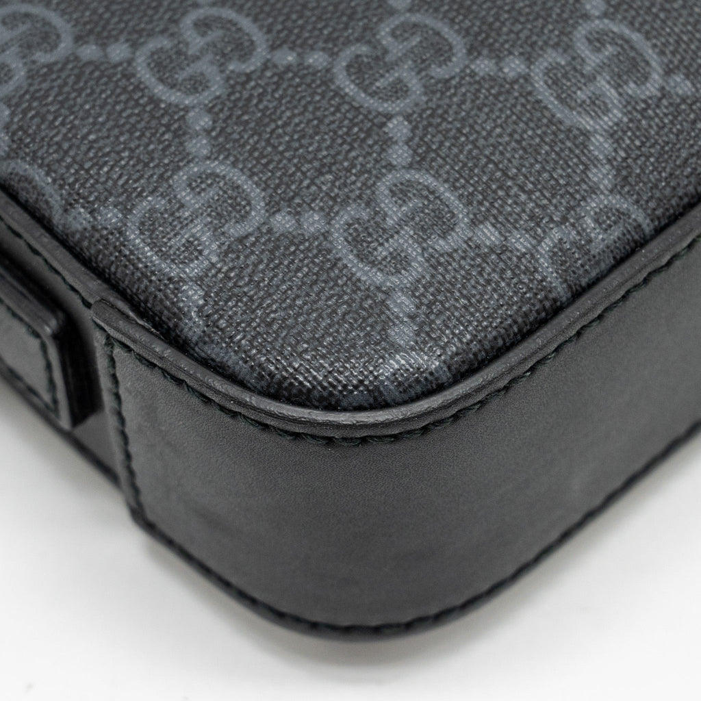 gucci-pouch-gg-supreme-canvas-black-shw