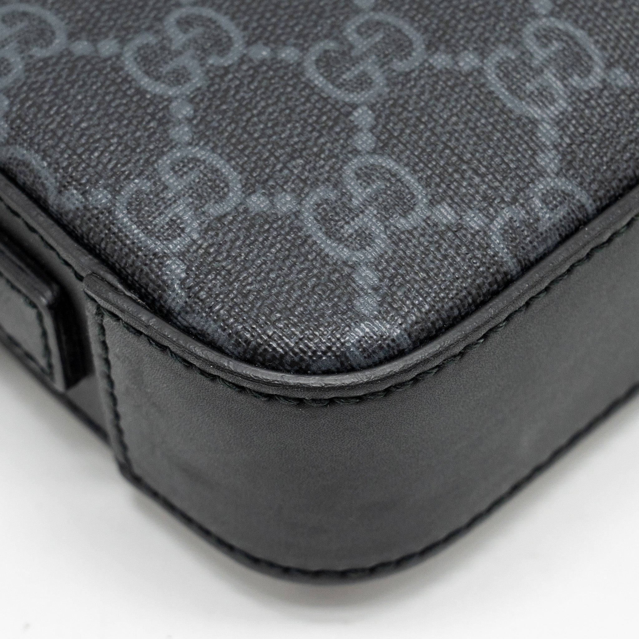 gucci-pouch-gg-supreme-canvas-black-shw