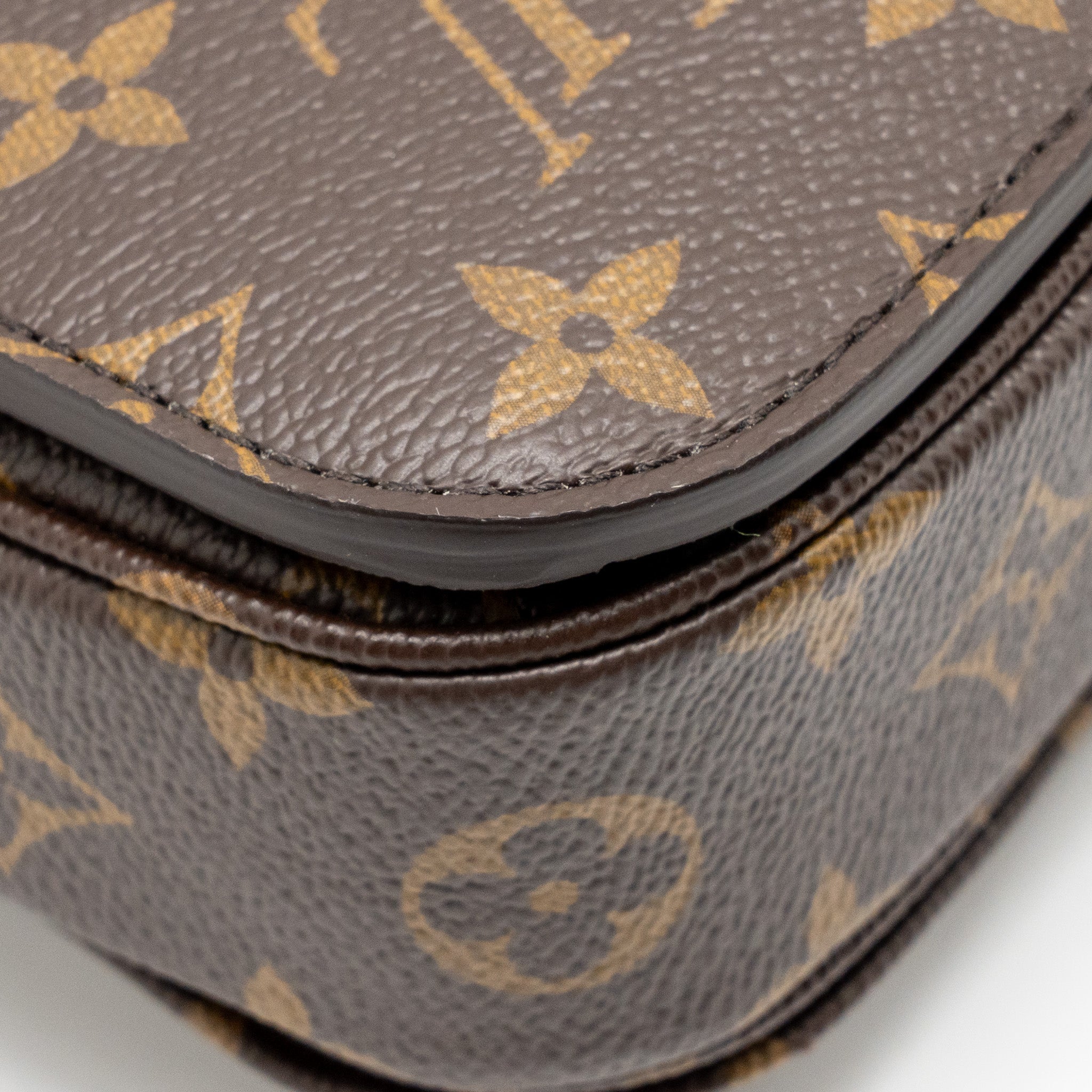 louis-vuitton-pochette-metis-monogram-canvas-ghw-34