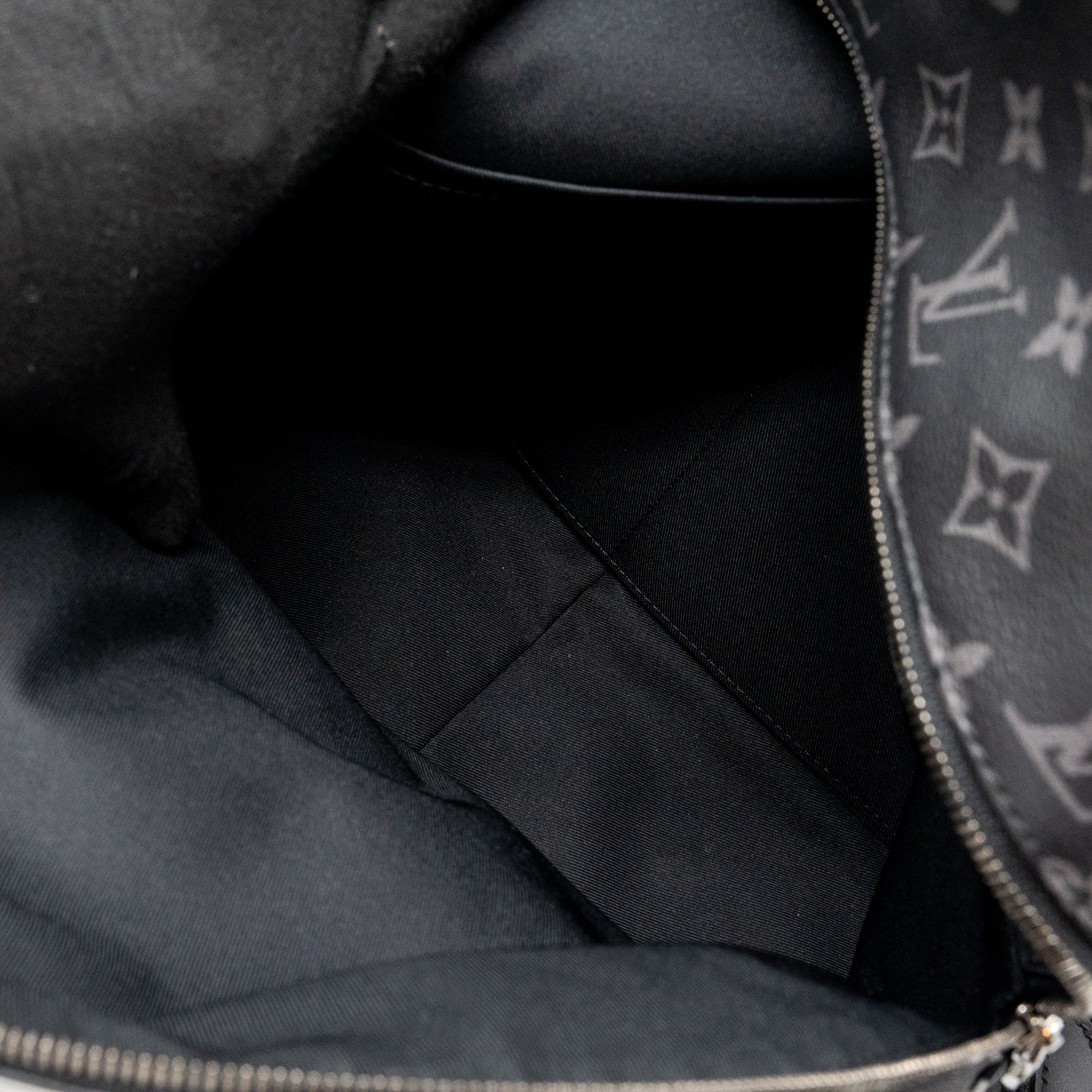 louis-vuitton-discovery-backpack-pm-monogram-canvas-black-shw