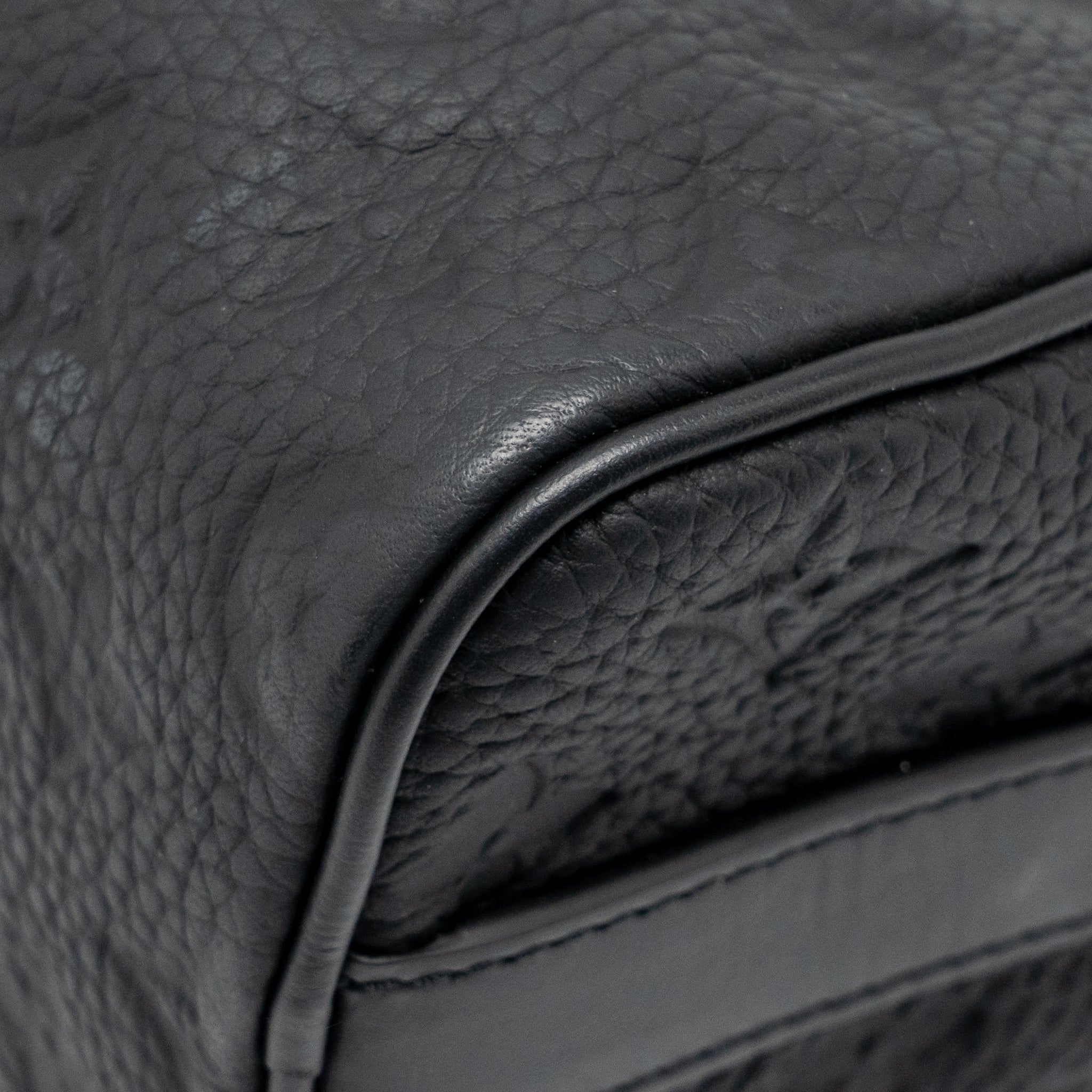 louis-vuitton-keepall-bandouliere-25-monogram-taurillon-leather-black-with-black-hardware