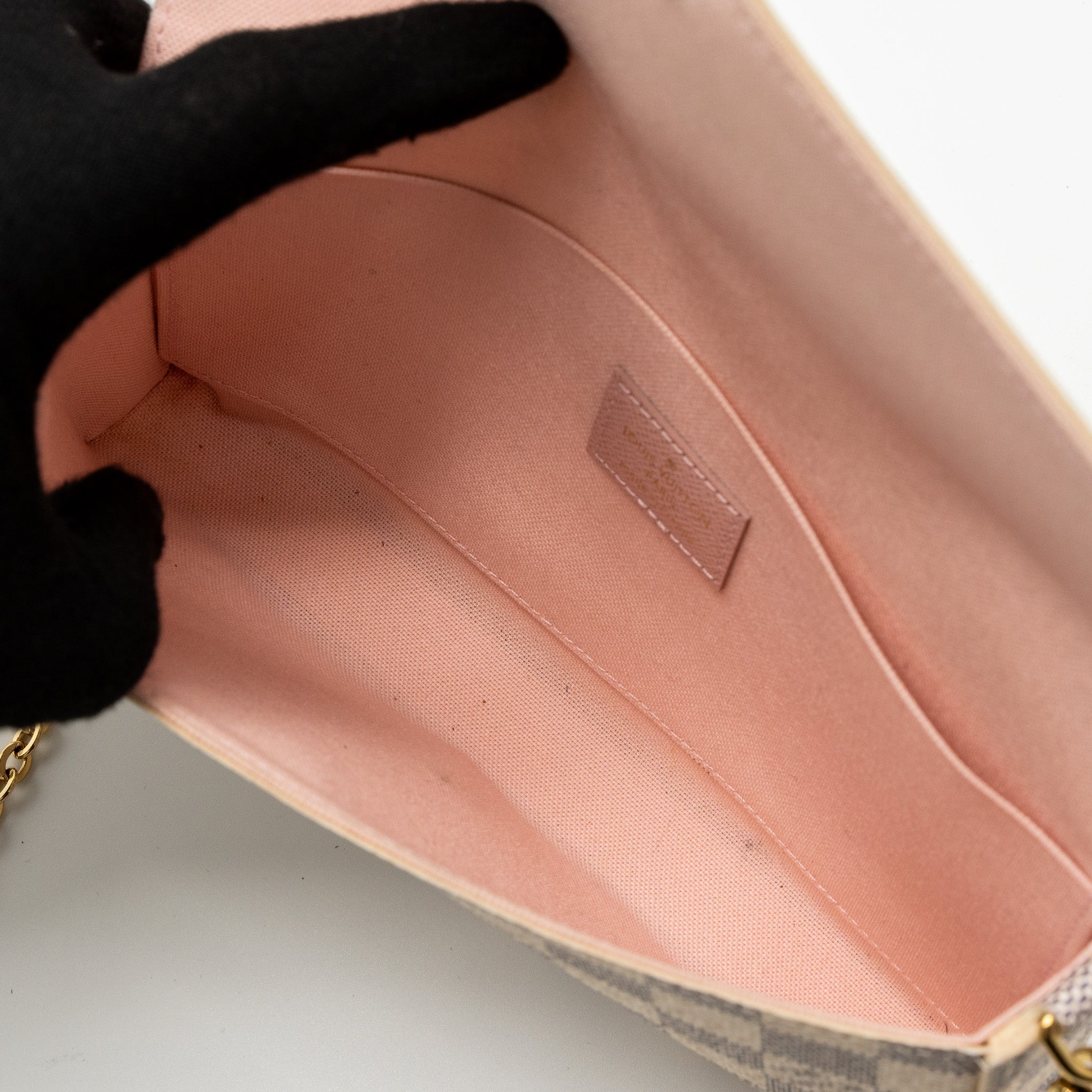 louis-vuitton-felicie-pochette-damier-azur-ghw