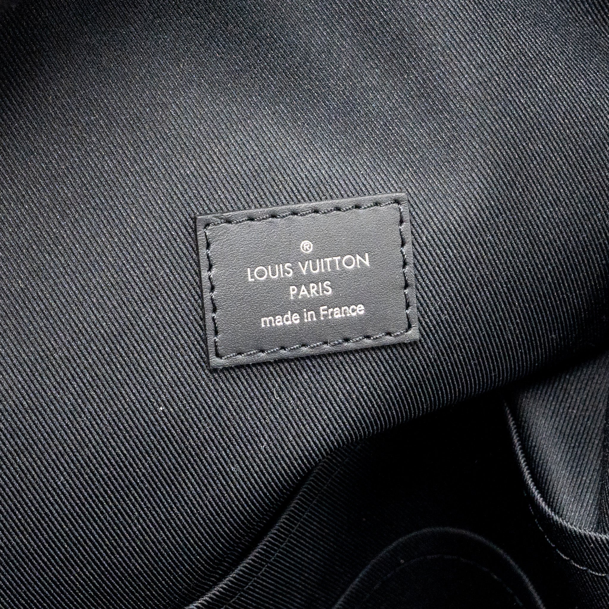 louis-vuitton-discovery-backpack-pm-monogram-canvas-black-shw