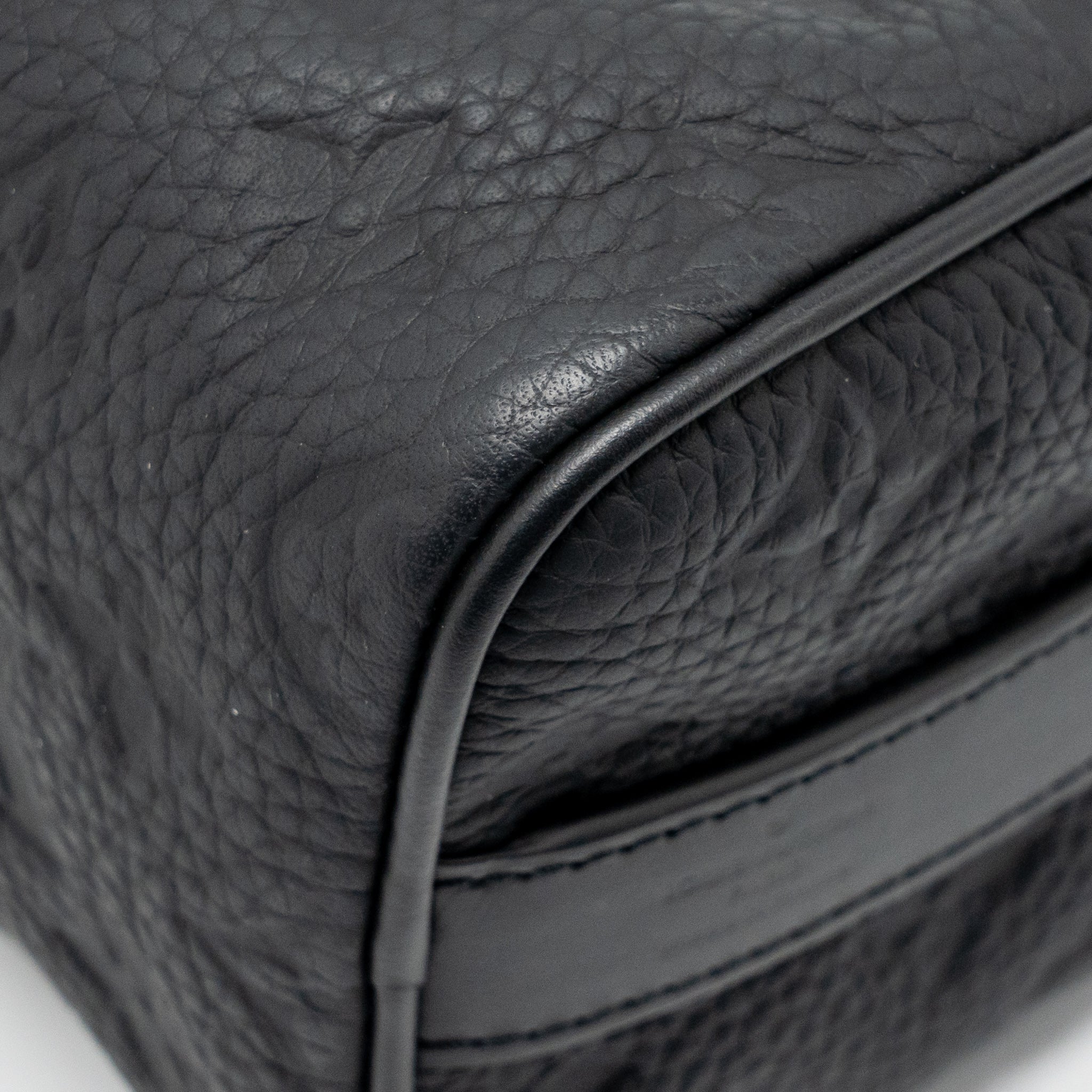 louis-vuitton-keepall-bandouliere-25-monogram-taurillon-leather-black-with-black-hardware