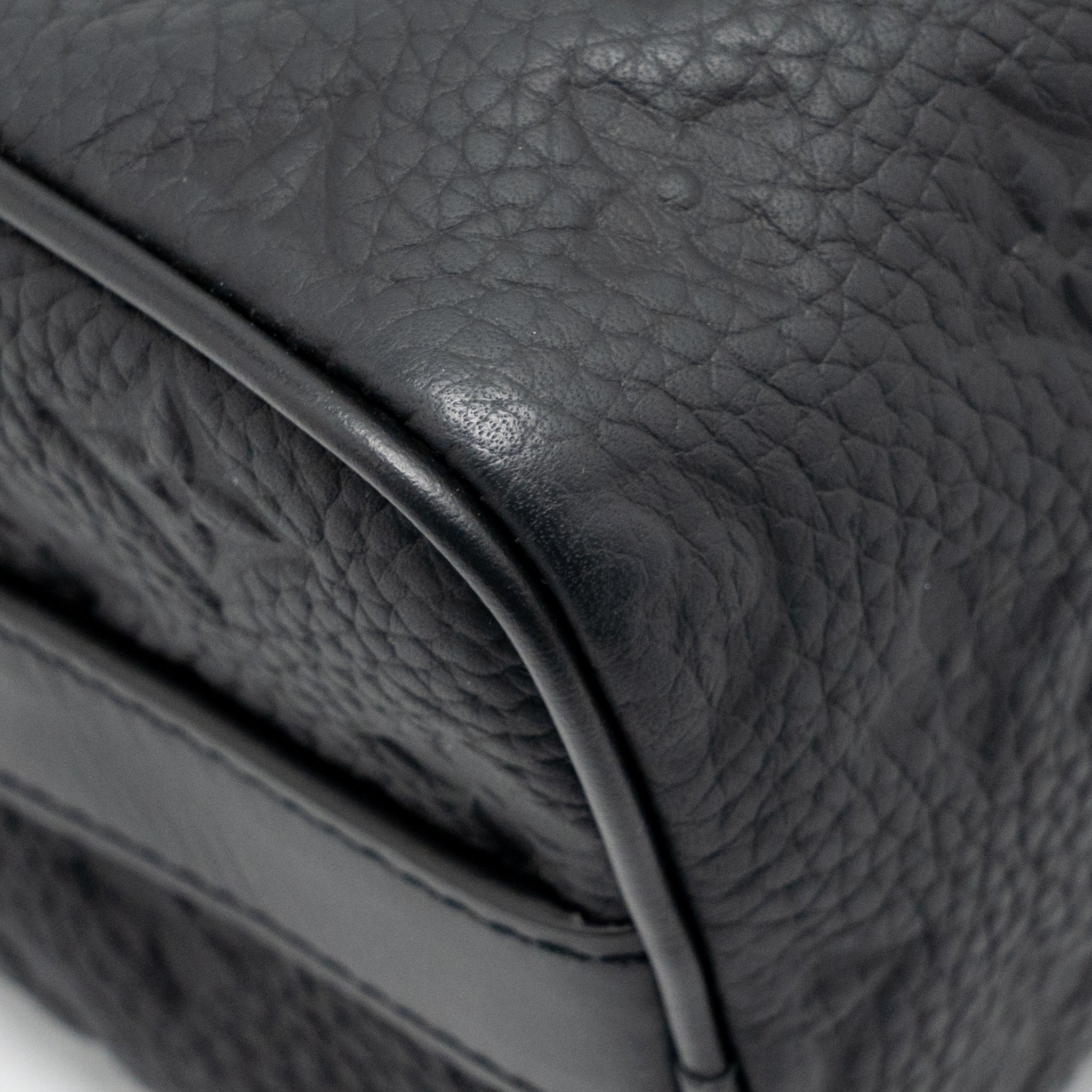 louis-vuitton-keepall-bandouliere-25-monogram-taurillon-leather-black-with-black-hardware